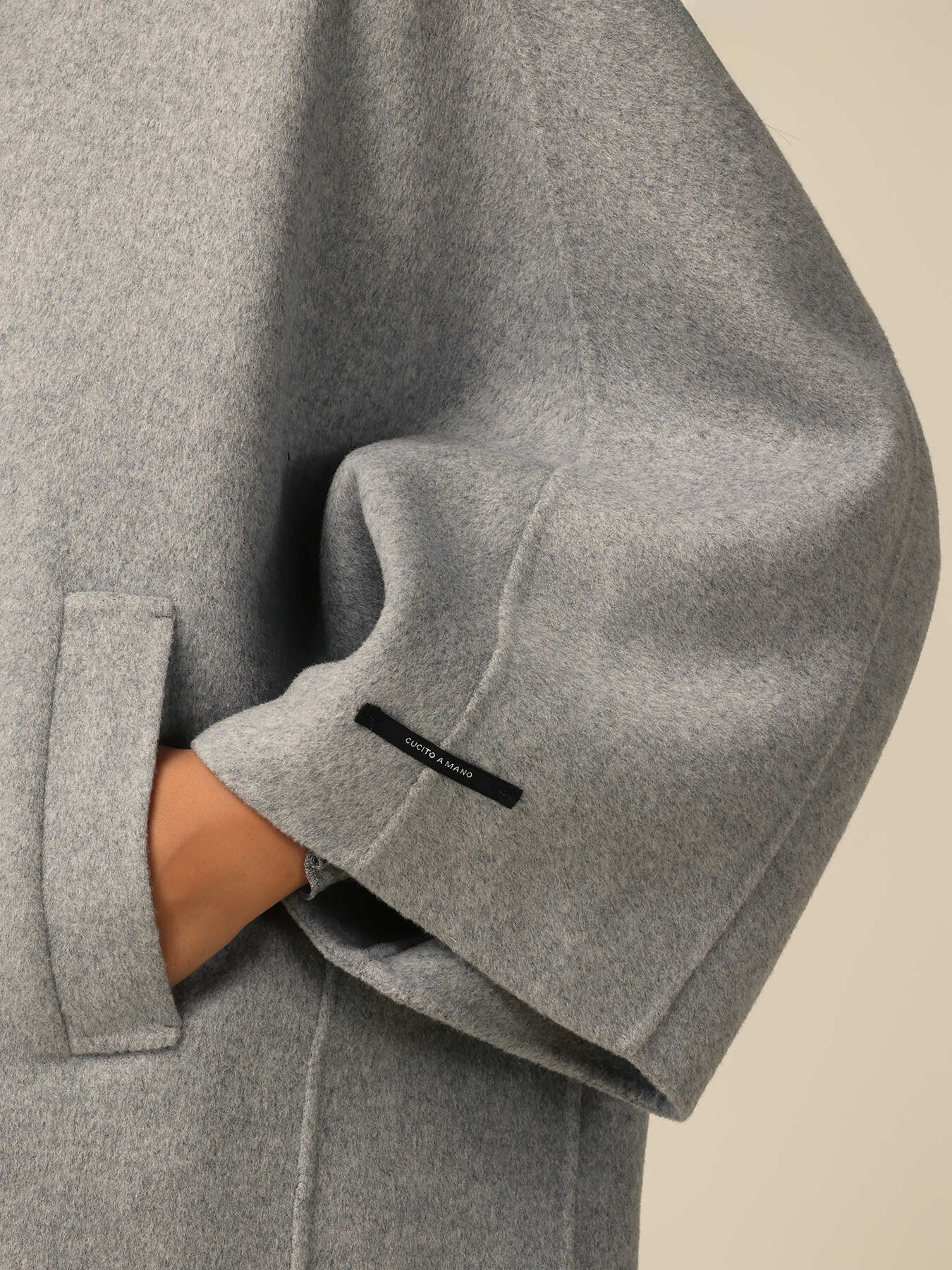 Cape aus Tuch mit Kapuze image number 2