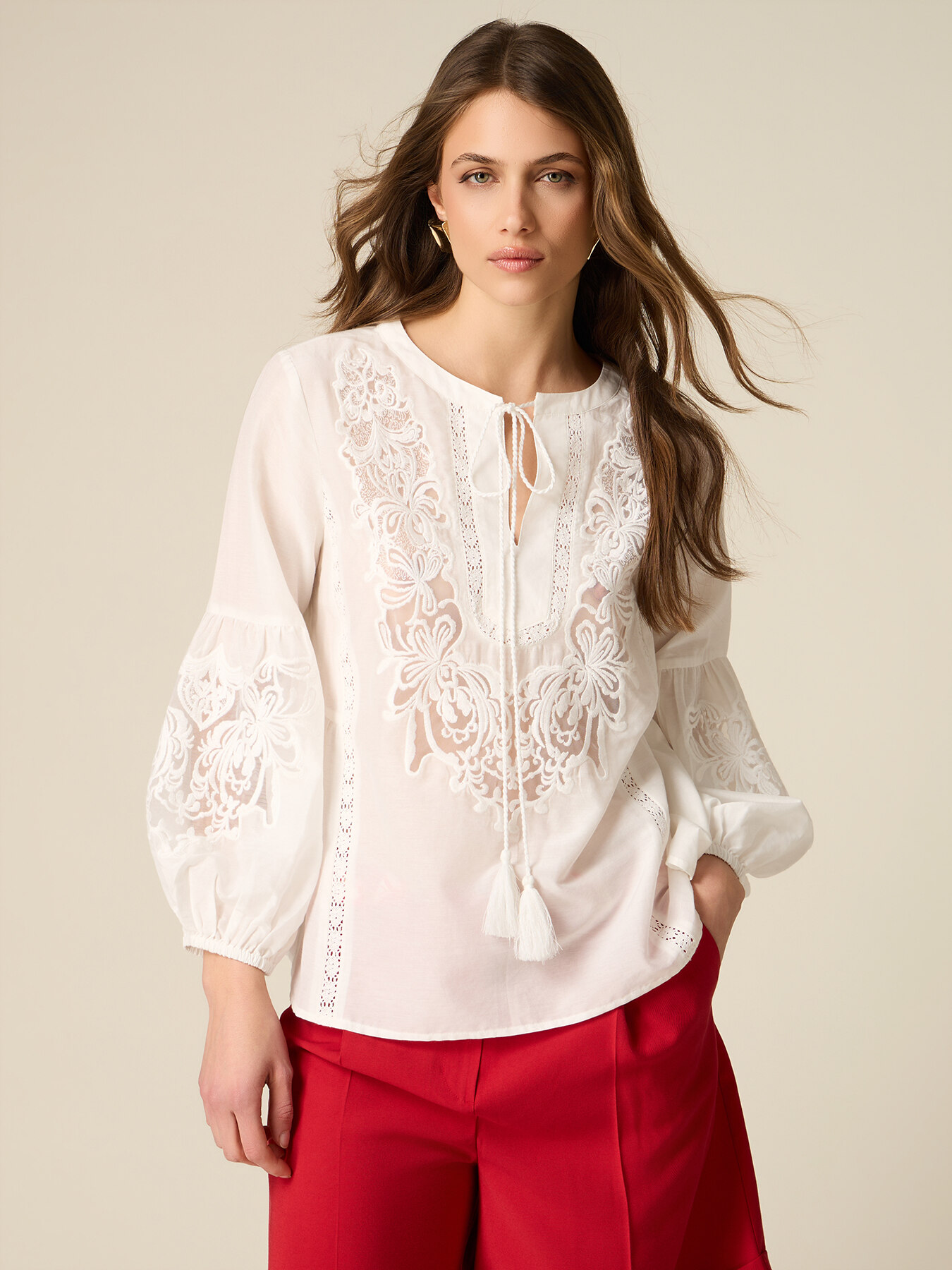 Bluse aus Baumwollseide mit Stickereien image number 1