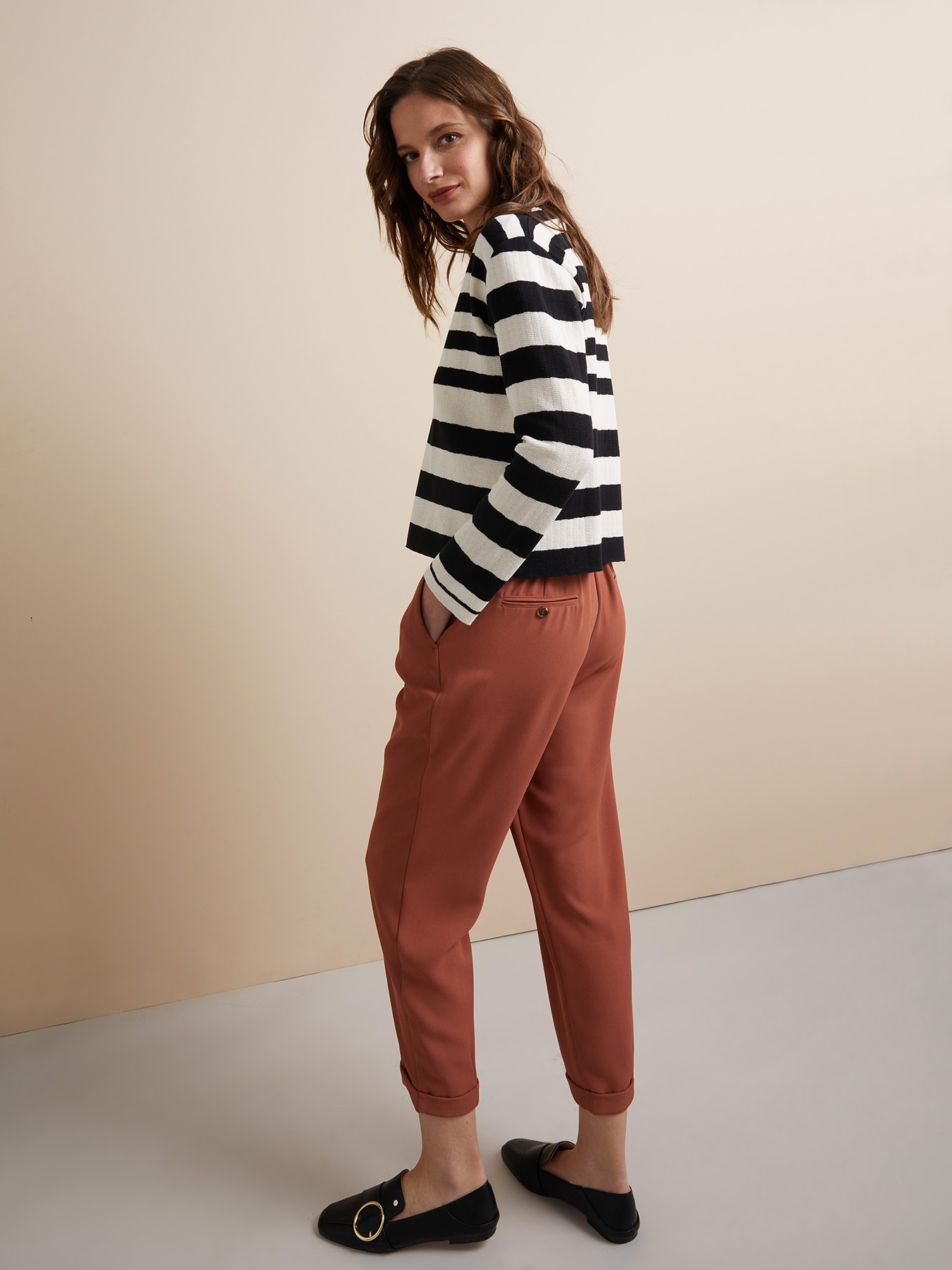 Joggers Dubai in twill image number 2