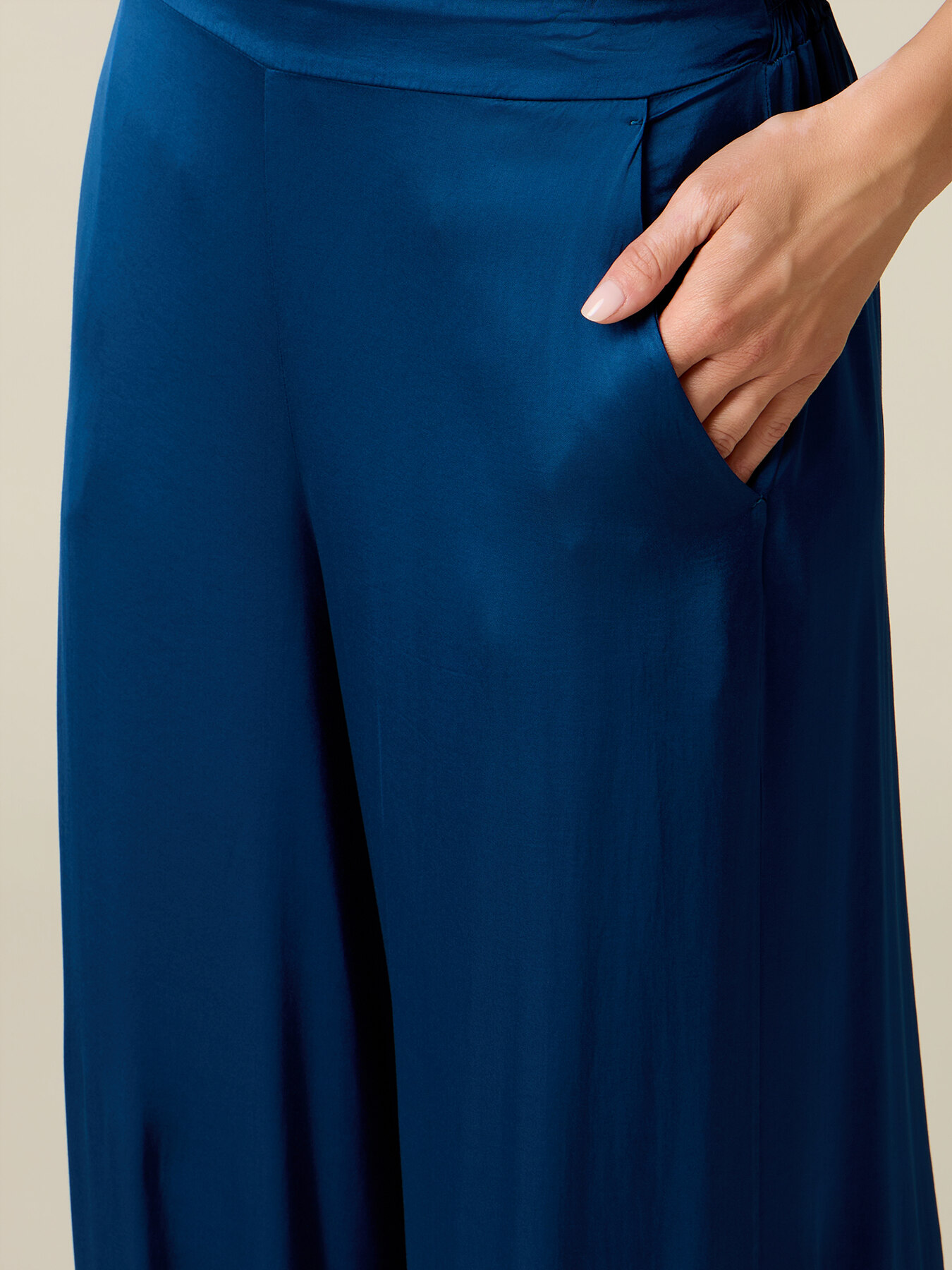Pantalon palazzo en satin de viscose image number 2