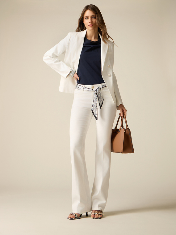 Pantalones flare con pa&ntilde;uelo