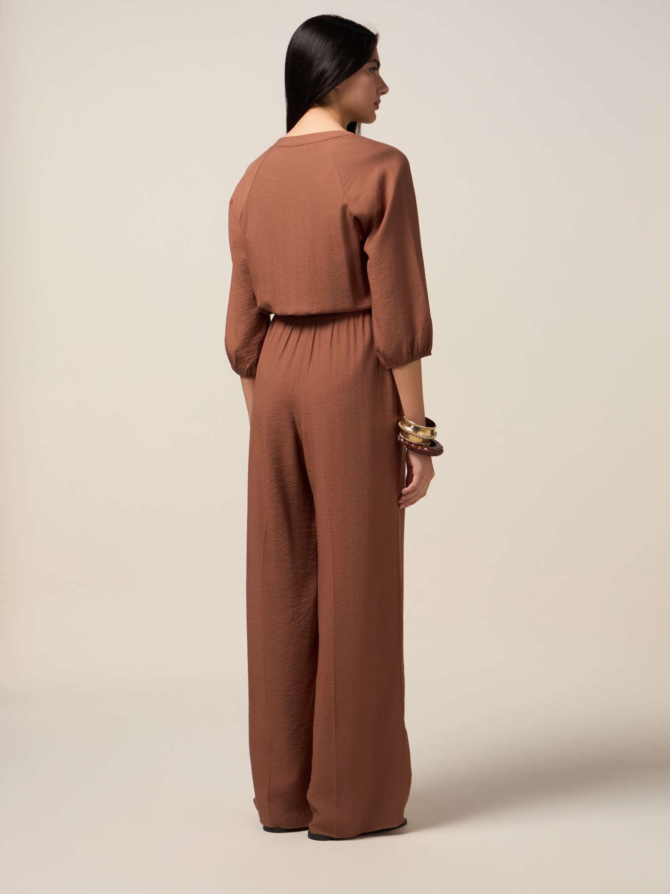 Tuta fluida con scollo a V image number 1