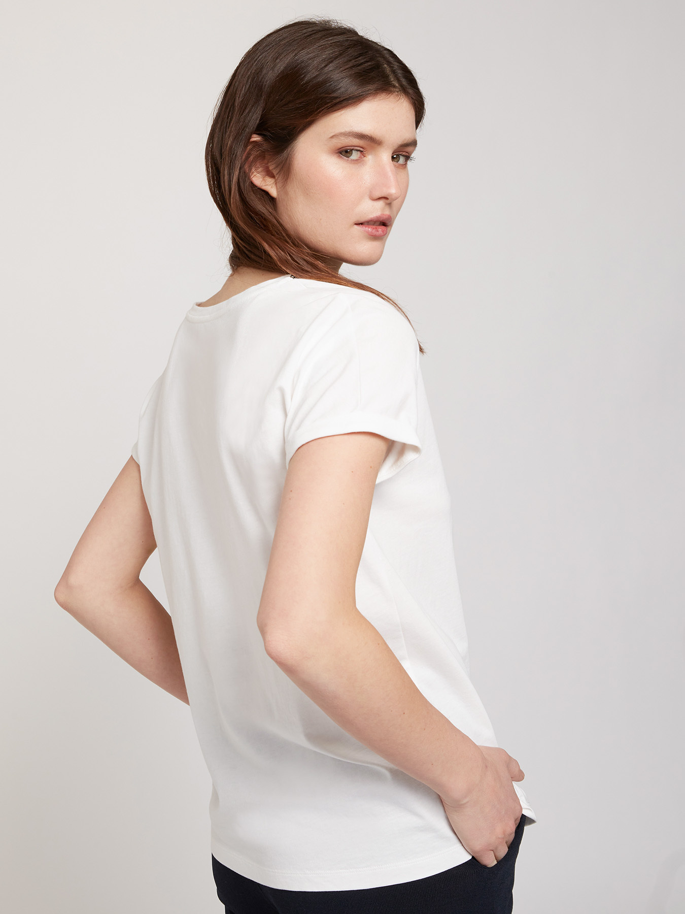 T-shirt lettering con catena image number 1