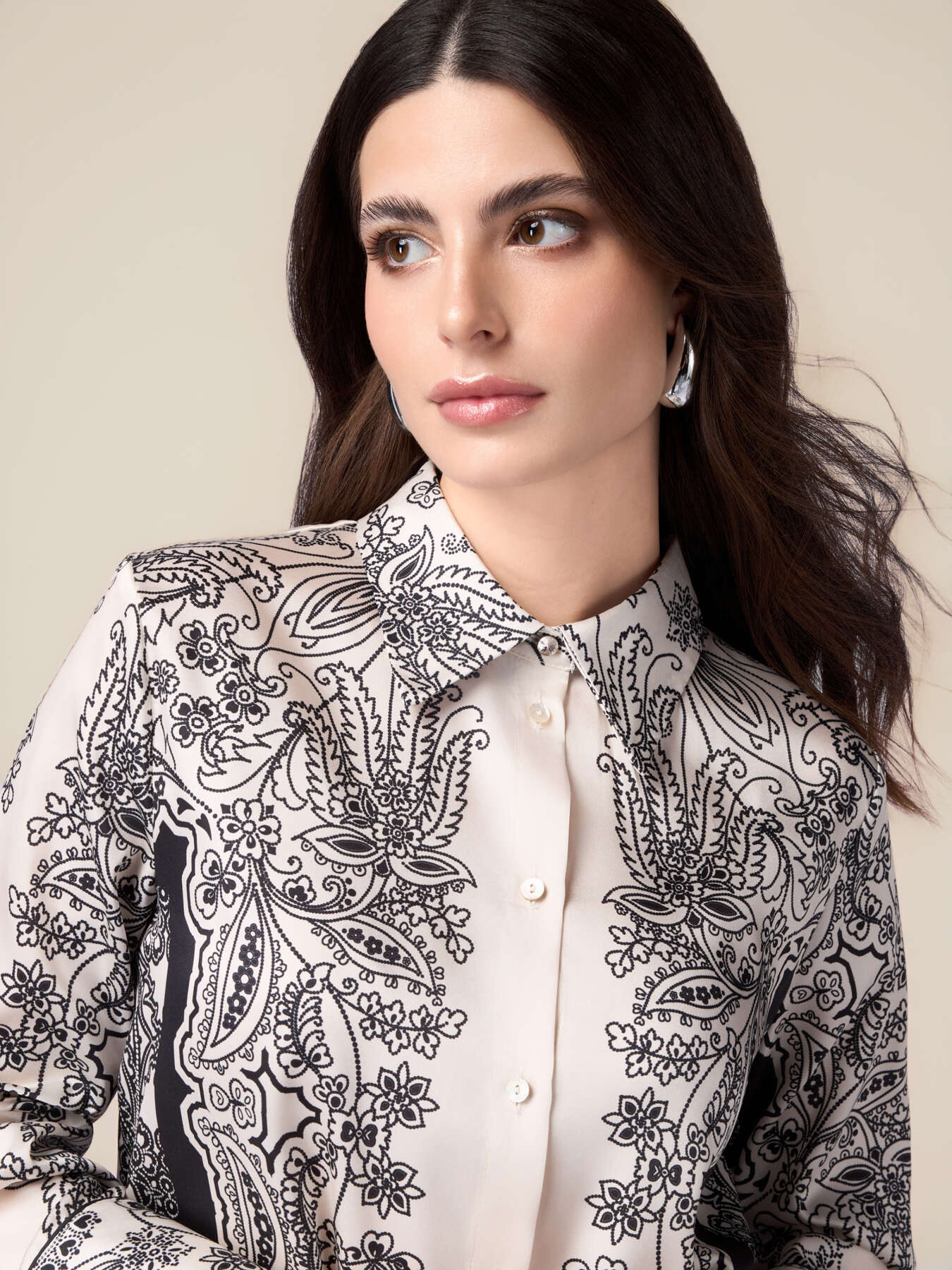 Patterned satin shirt image number 2