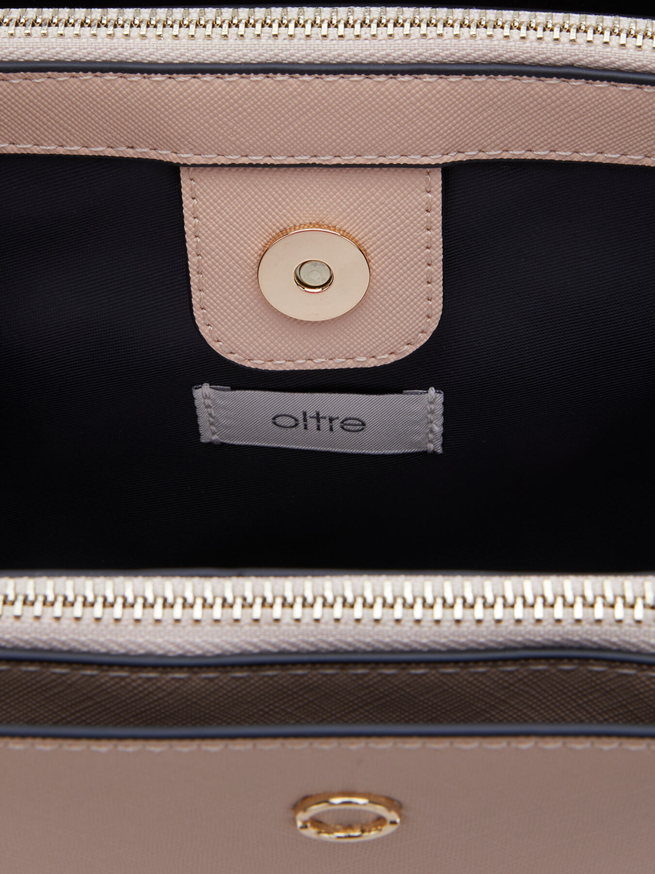 Bolso shopper efecto saffiano image number 4