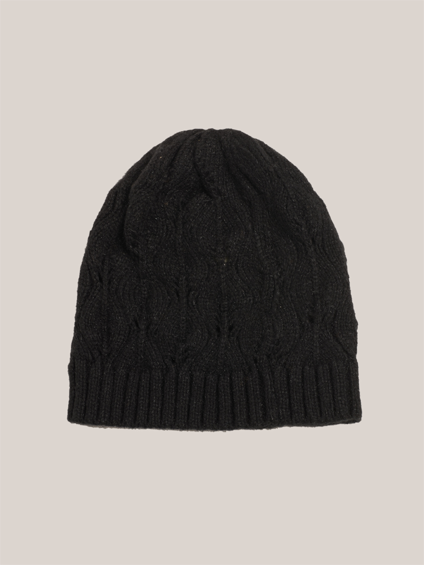 Gorro elaborado con trenzas image number 1