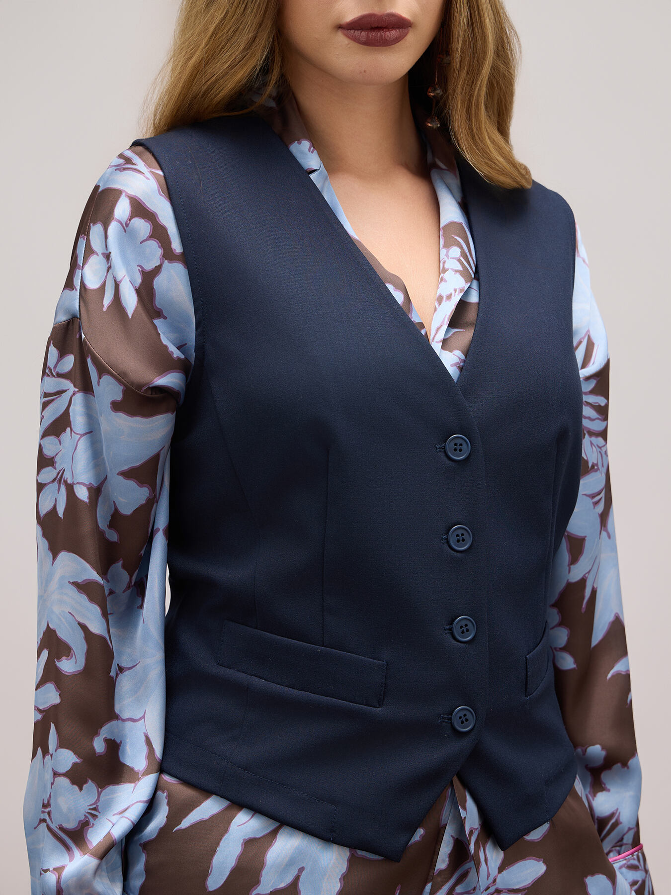 Chaleco con botones image number 3