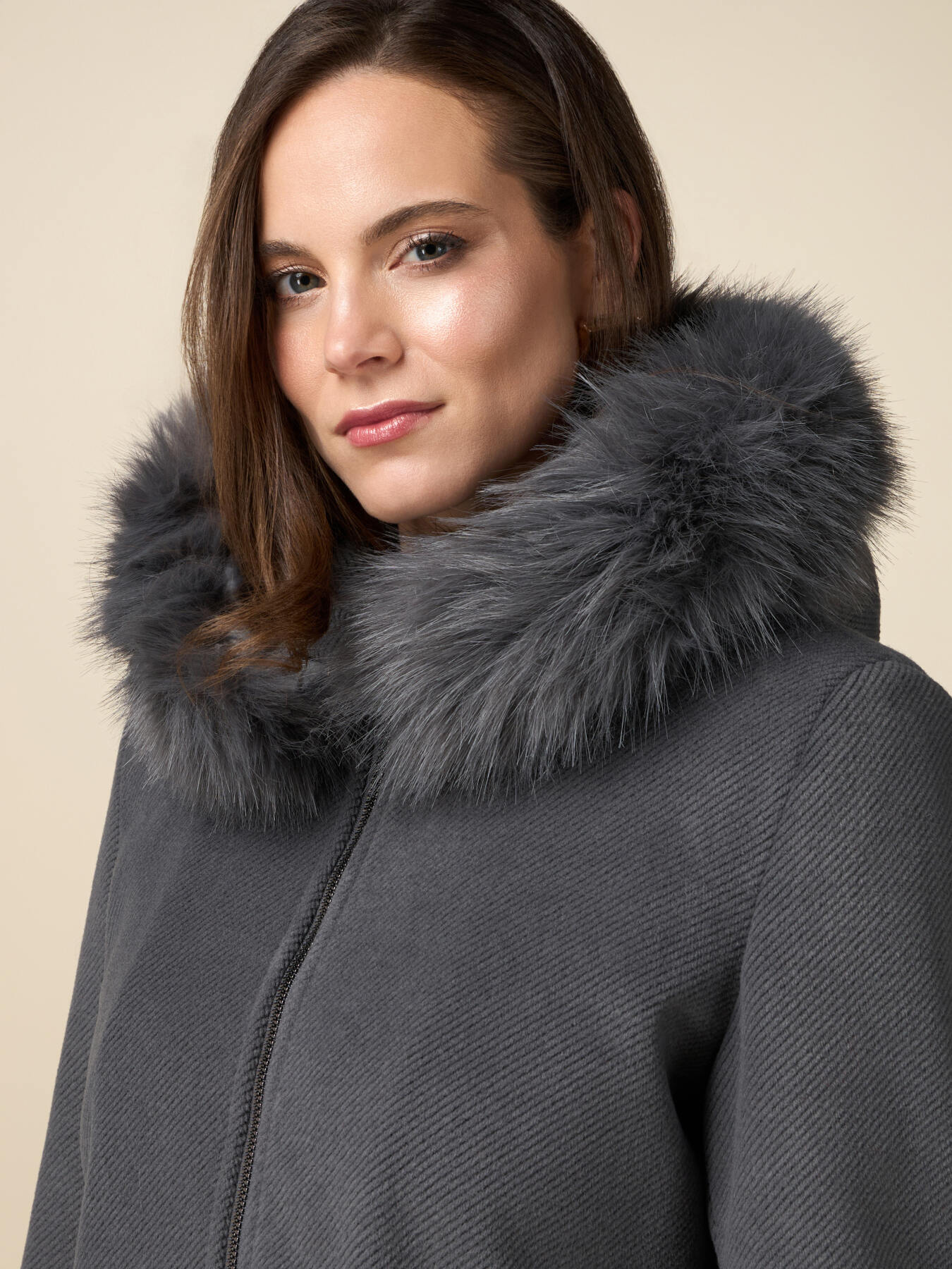 Manteau avec bordure en fourrure et int&eacute;rieur matelass&eacute; image number 2