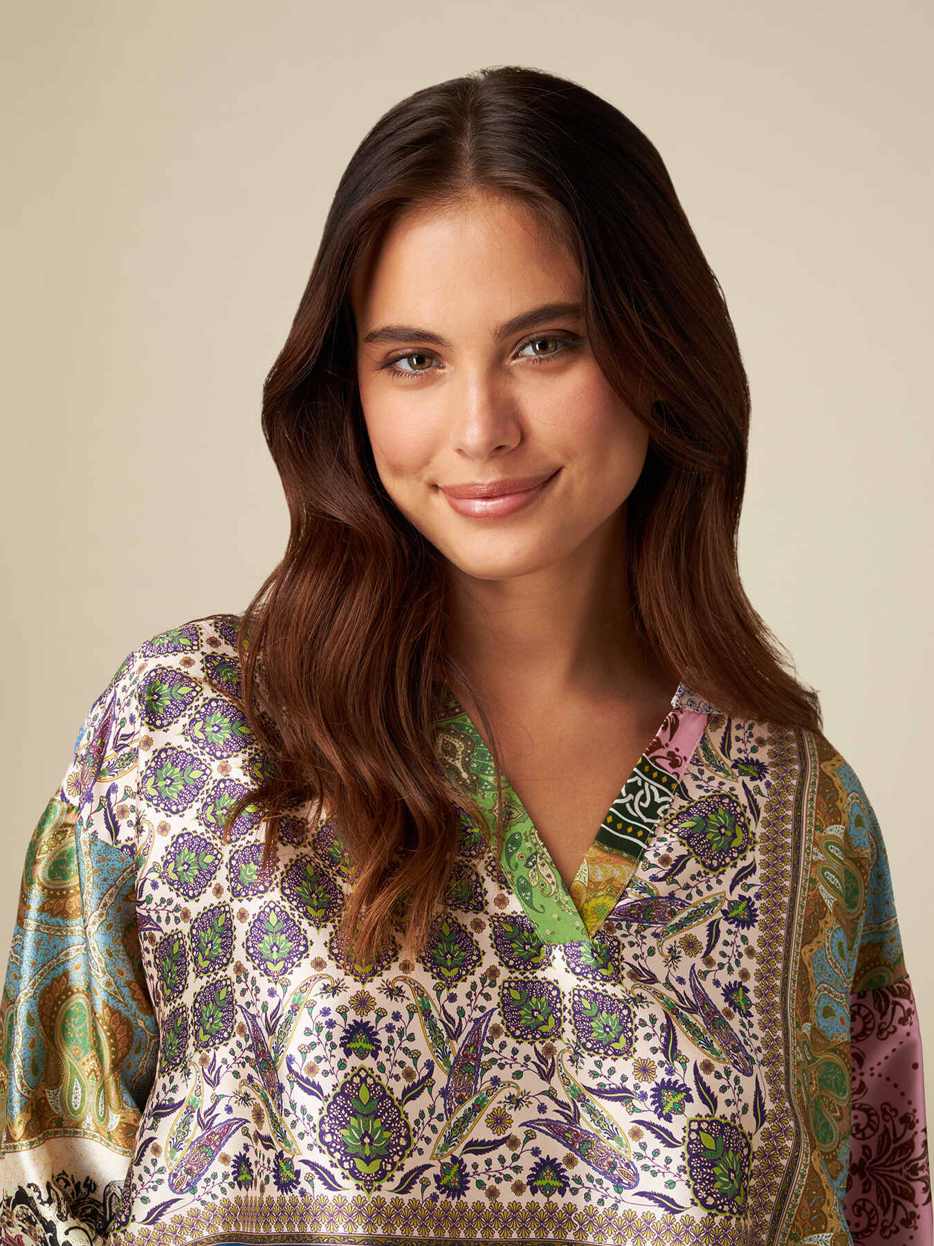 Blusa maniche lunghe in raso fantasia image number 2