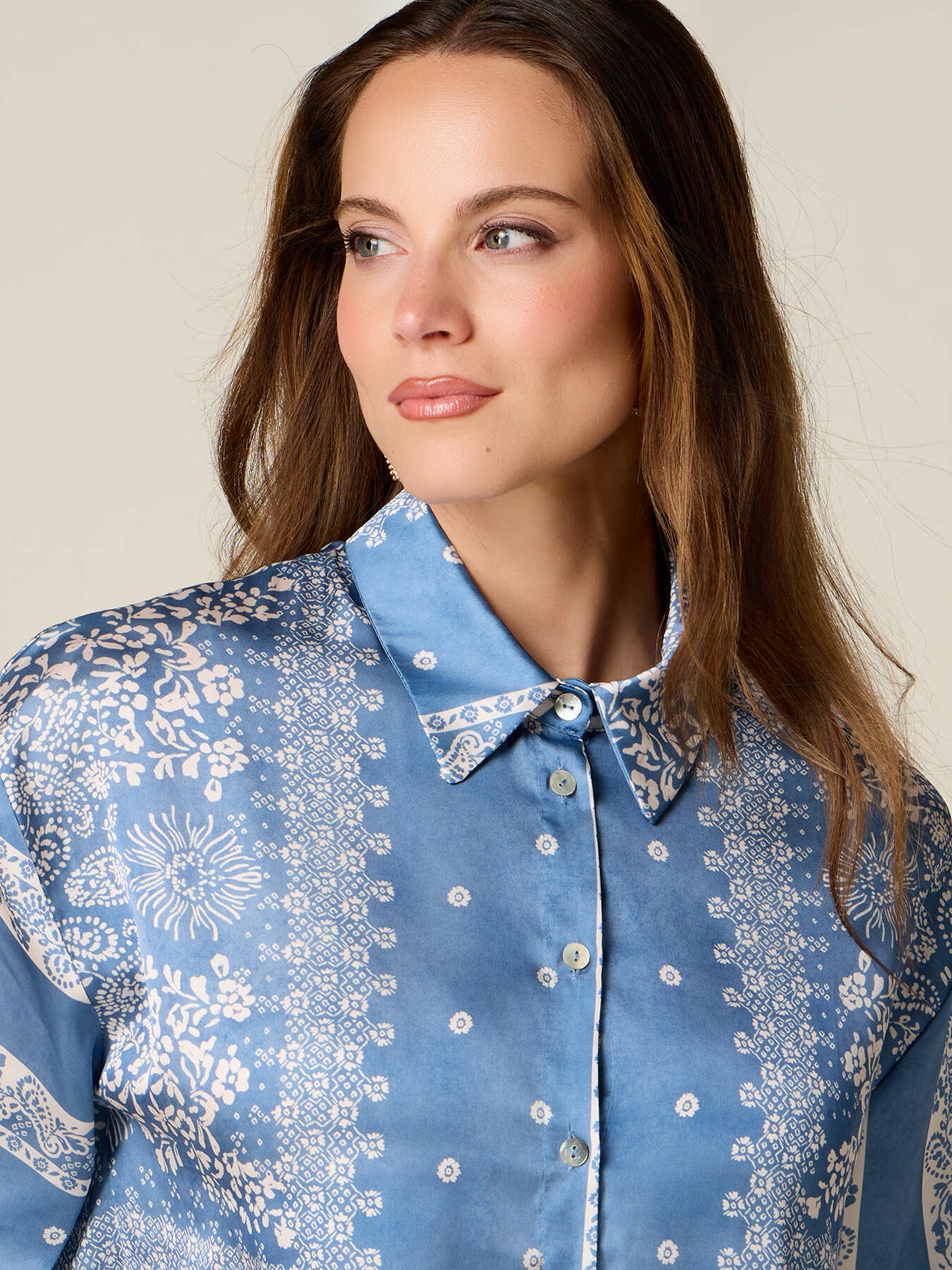 Patterned satin shirt image number 2