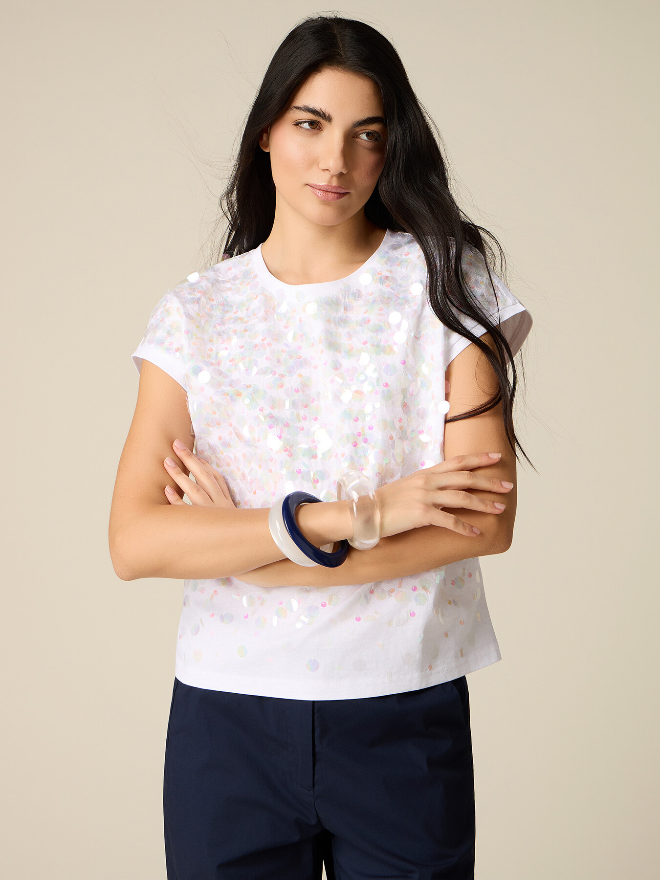 T-shirt avec broderie en paillettes image number 0