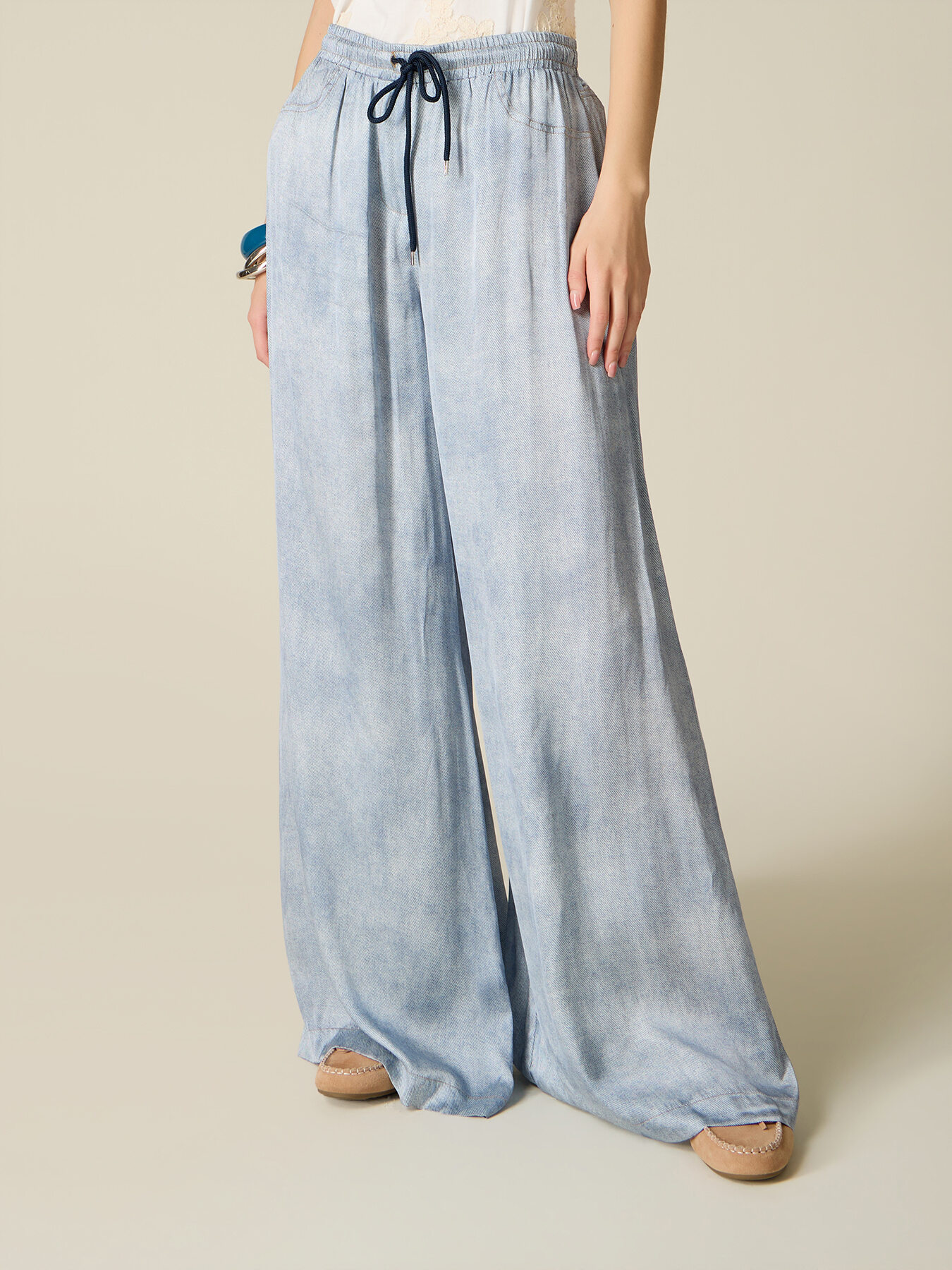 Pantalon palazzo en satin effet denim image number 3
