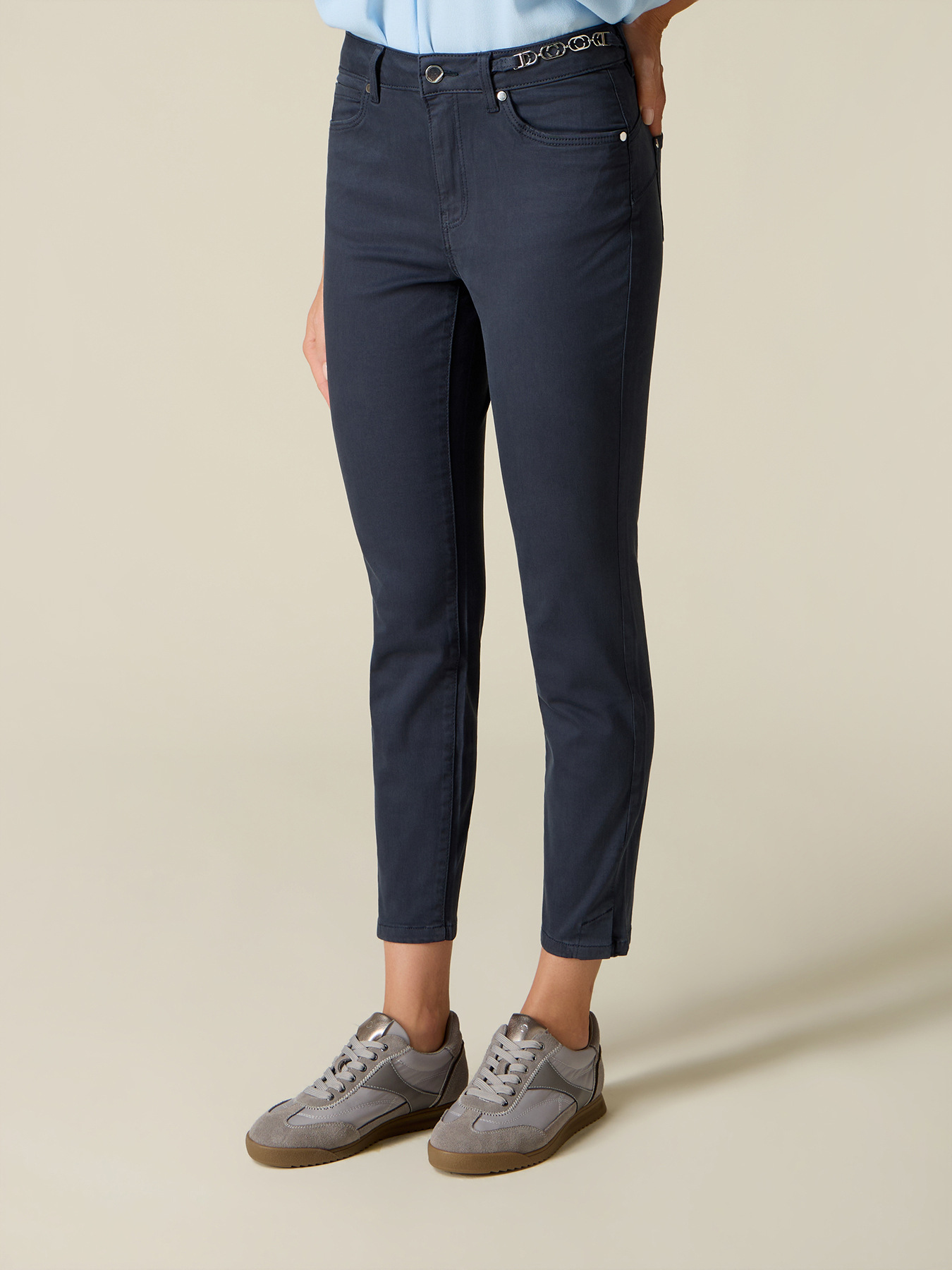 Skinny pants with metal chain image number 3