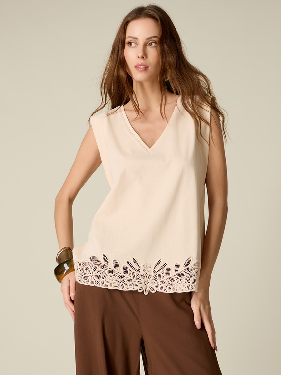 Cotton top with macram&eacute;