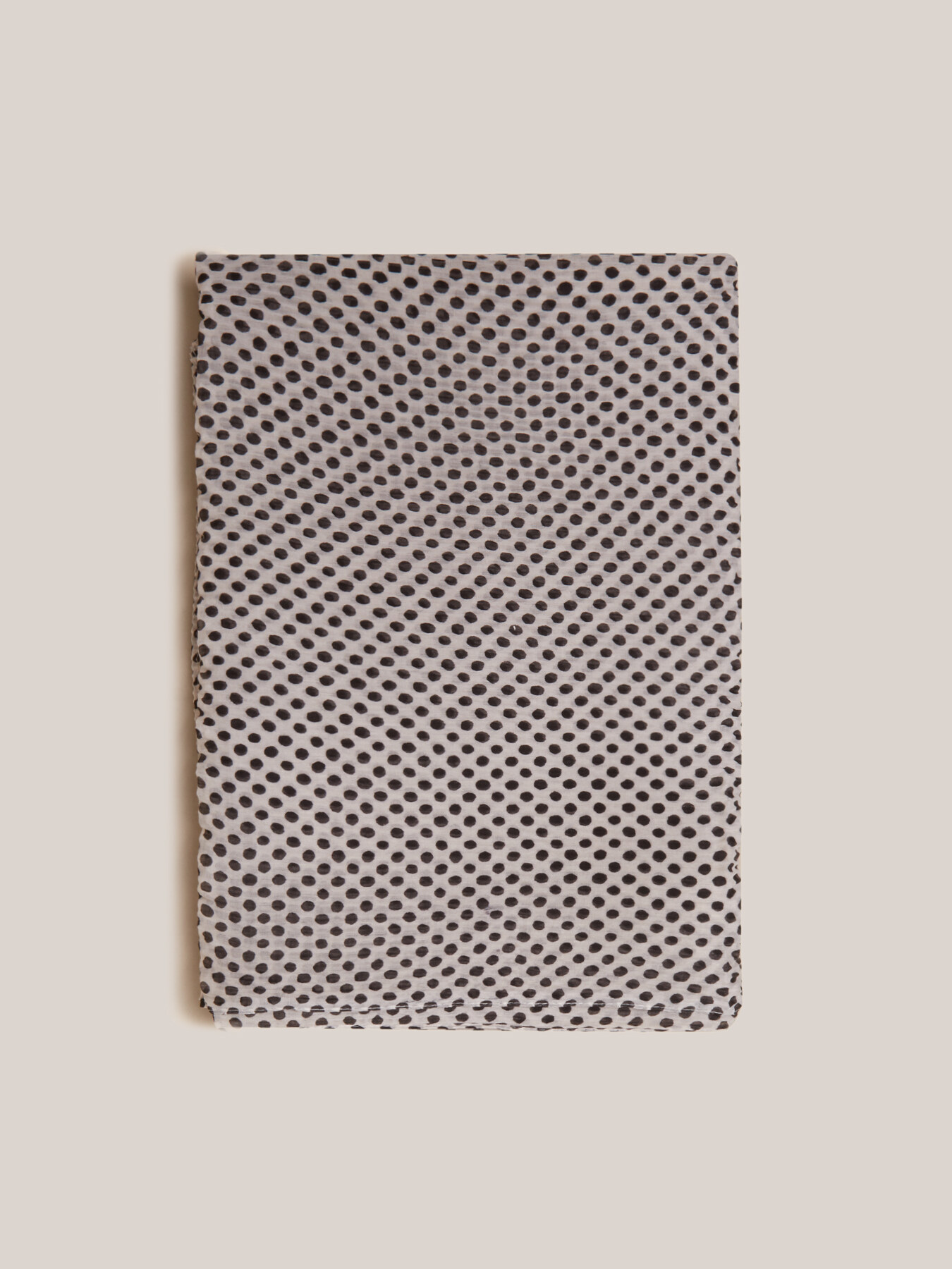 Pa&ntilde;uelo de lunares plisado image number 0