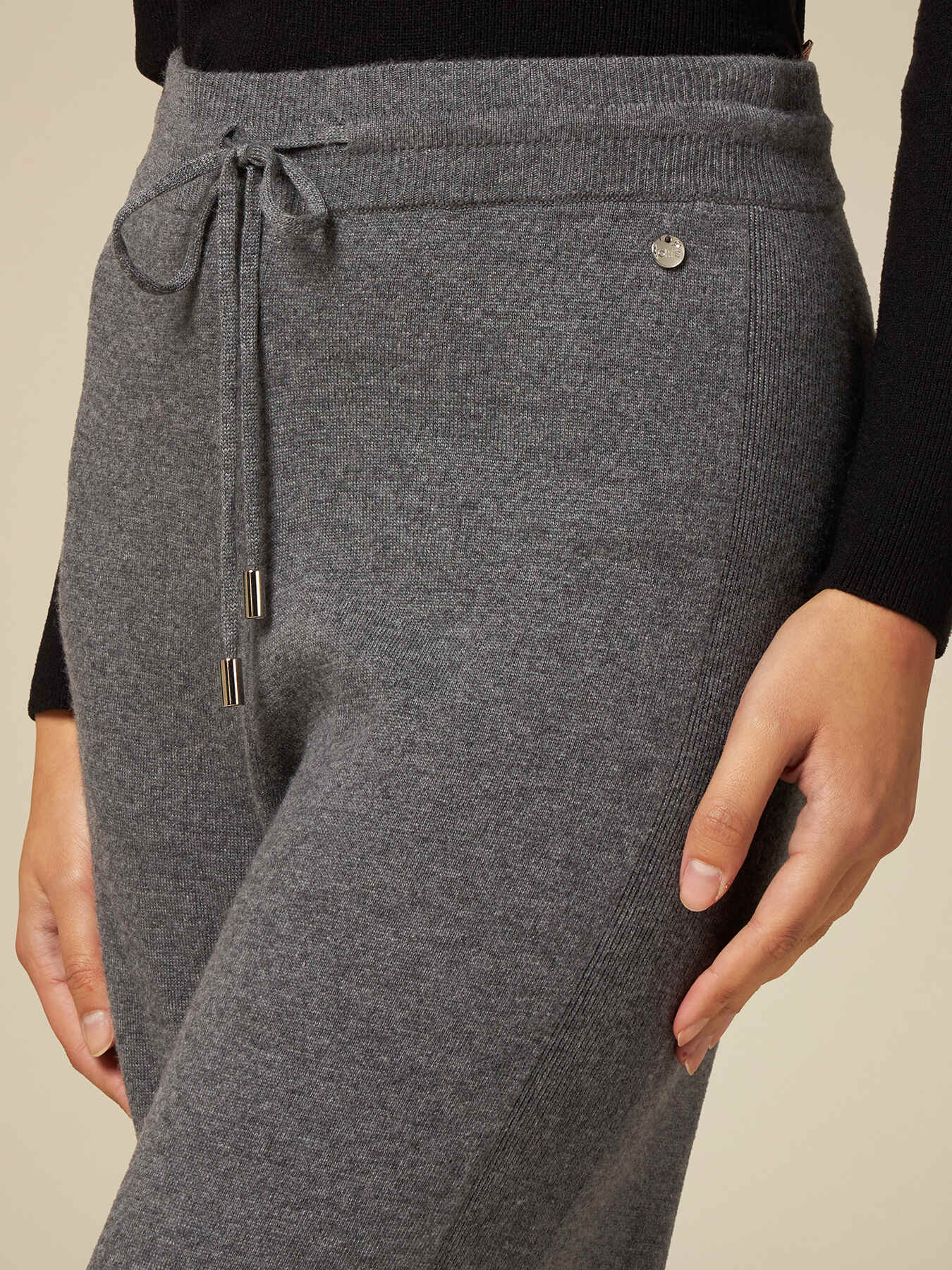 Pantaloni in maglia misto cashmere image number 2