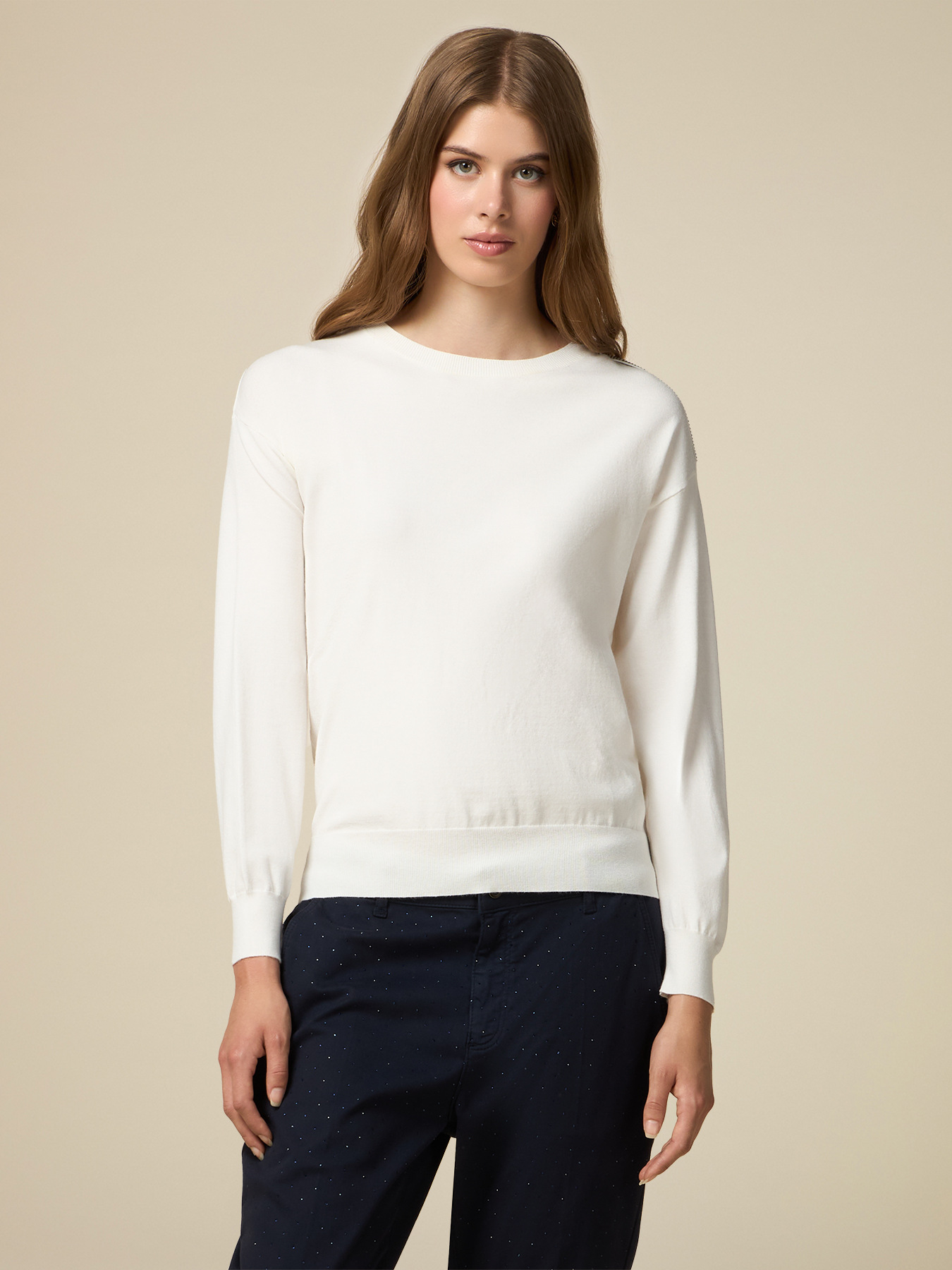 Pullover mit Schmuck-Detail image number 0