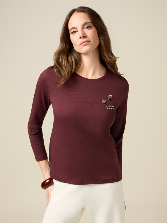 T-shirt con spille