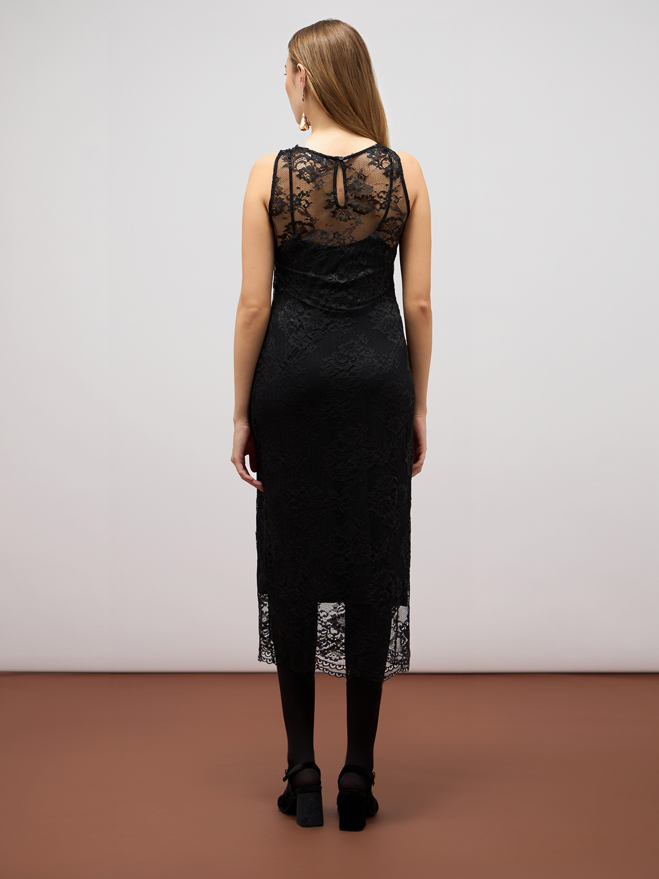 Vestido midi de encaje image number 1