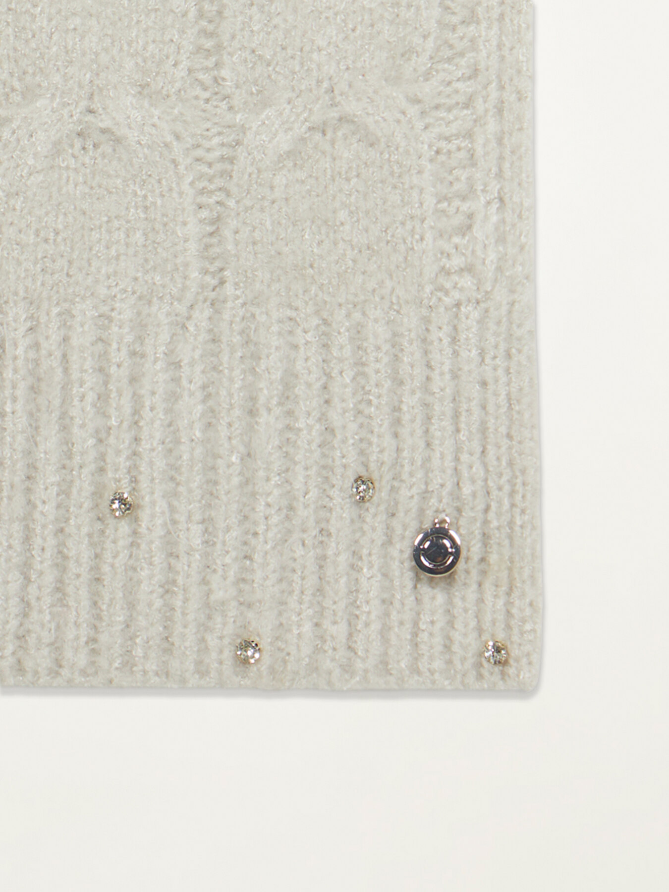 Sciarpa lavorata a trecce image number 2