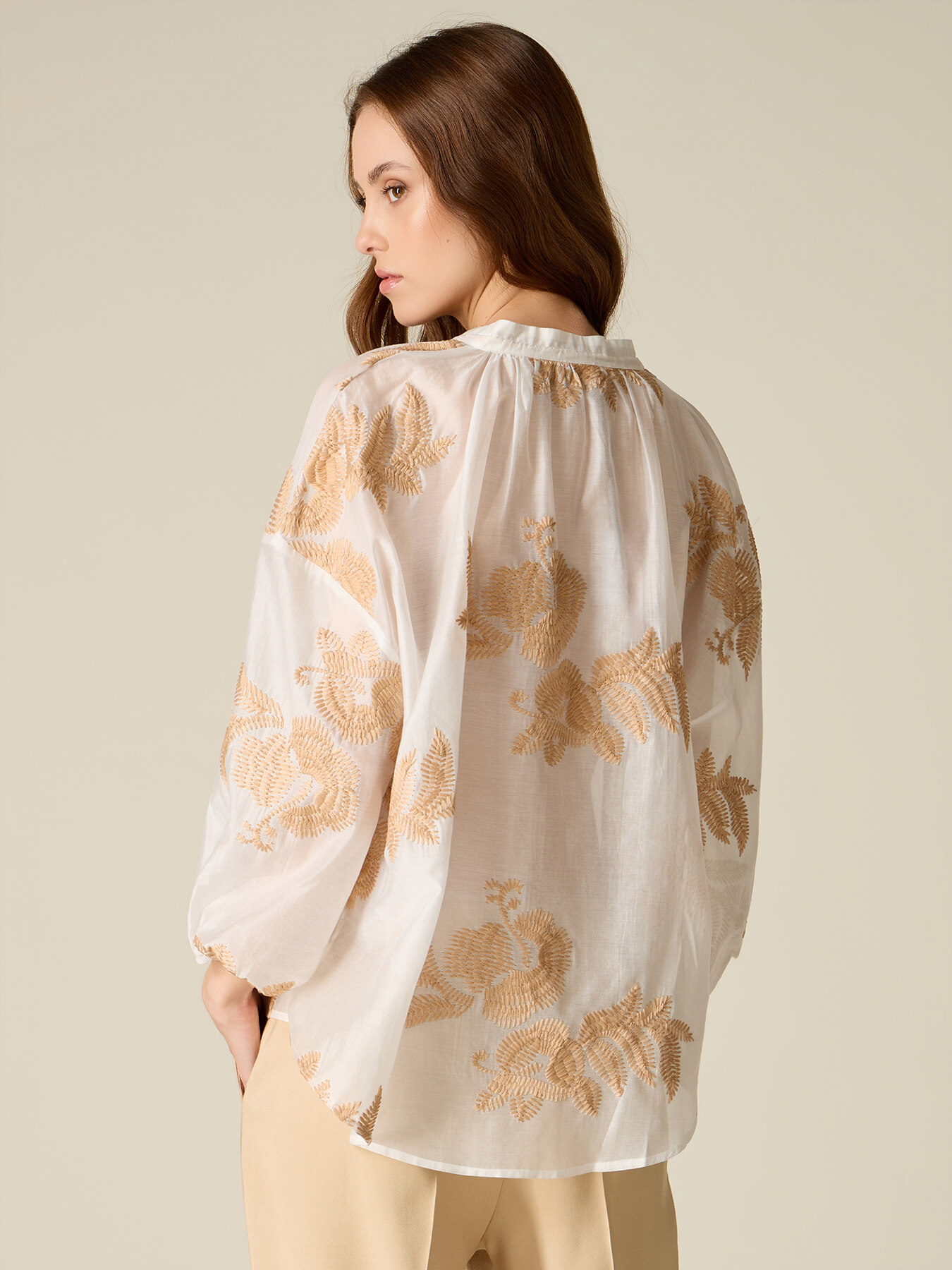 Bluse aus Lyocell-Mischung mit Stickereien image number 1