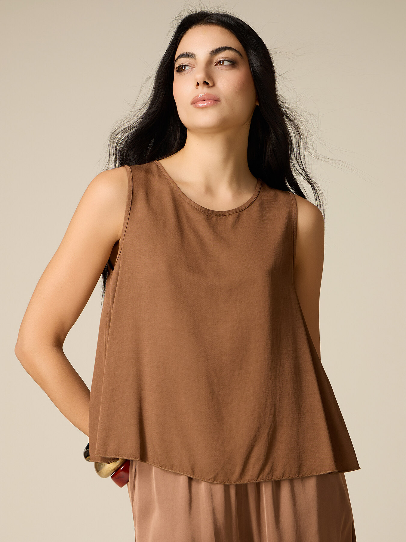 Sleeveless linen blend top image number 0