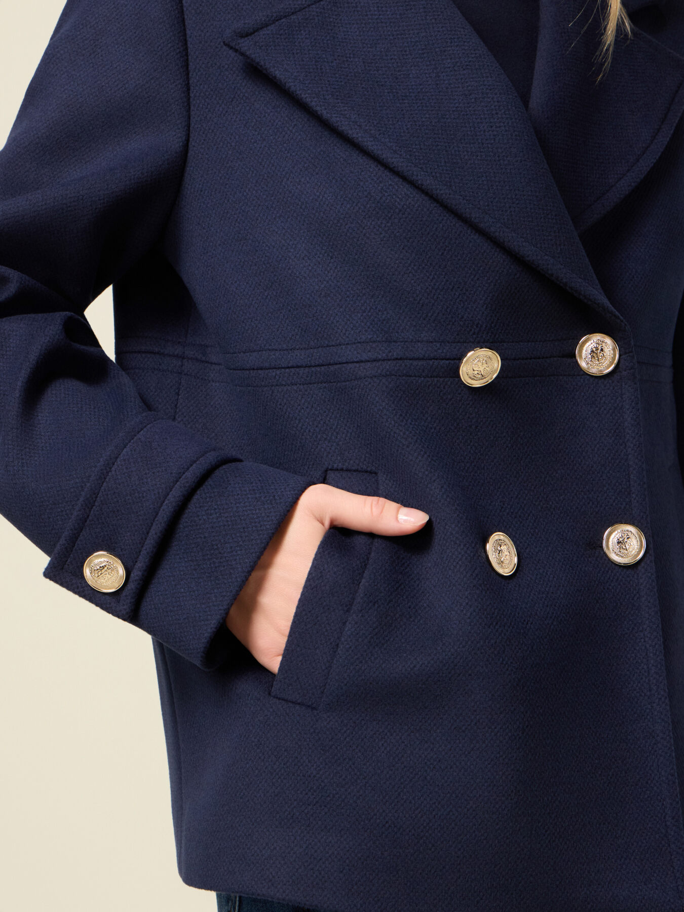 Double-breasted coat in drap image number 3