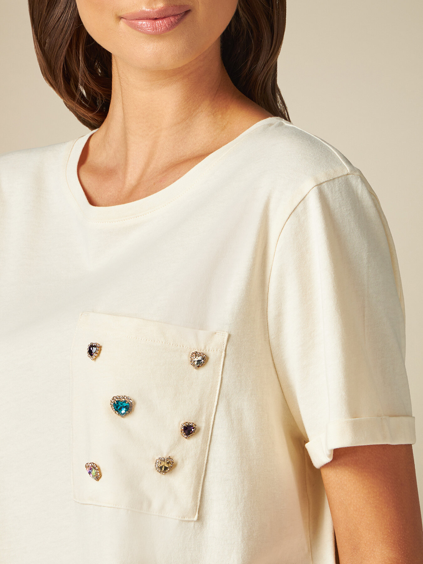 T-shirt eco-friendly con taschino e castoni image number 2