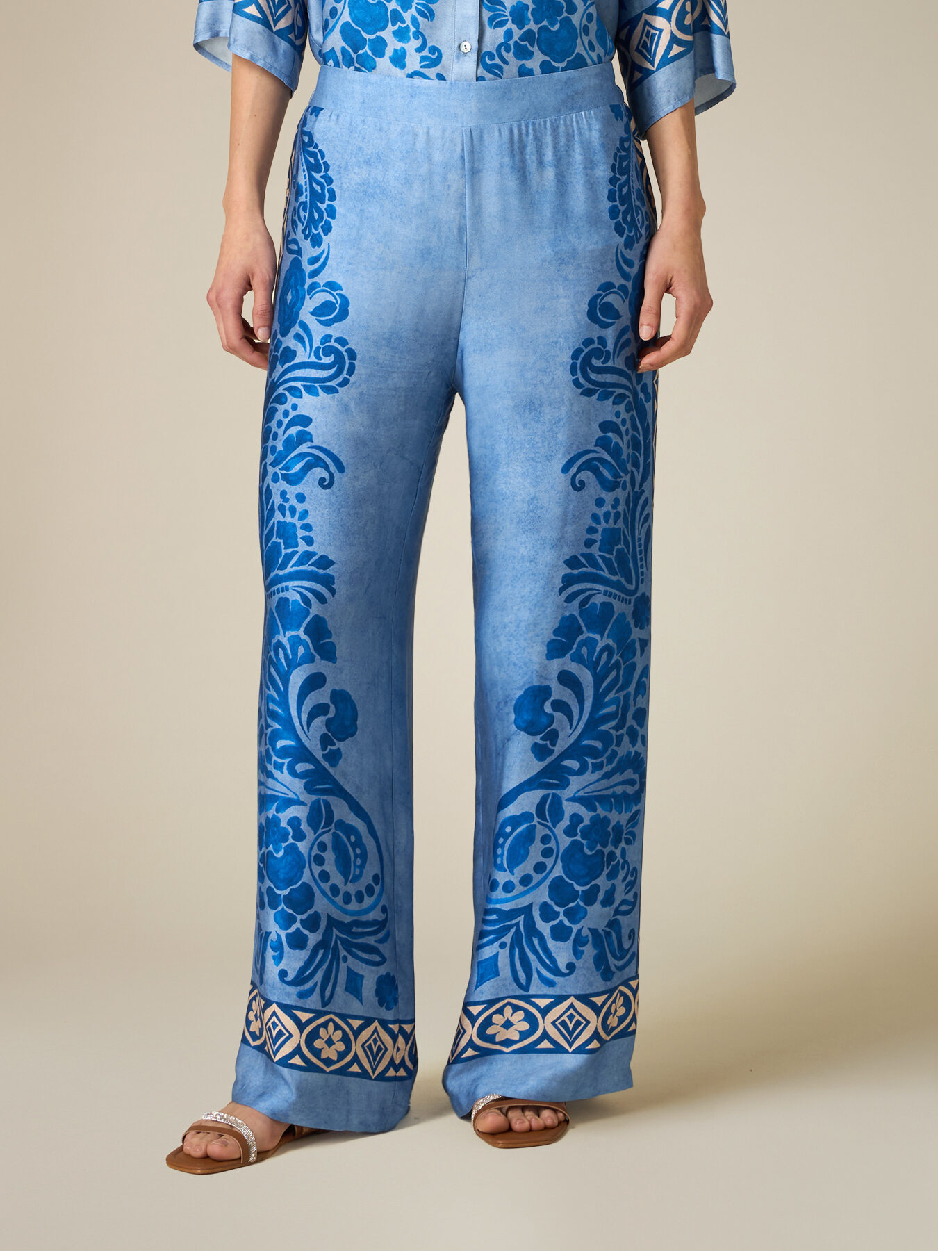 Pantaloni in viscosa fantasia image number 3