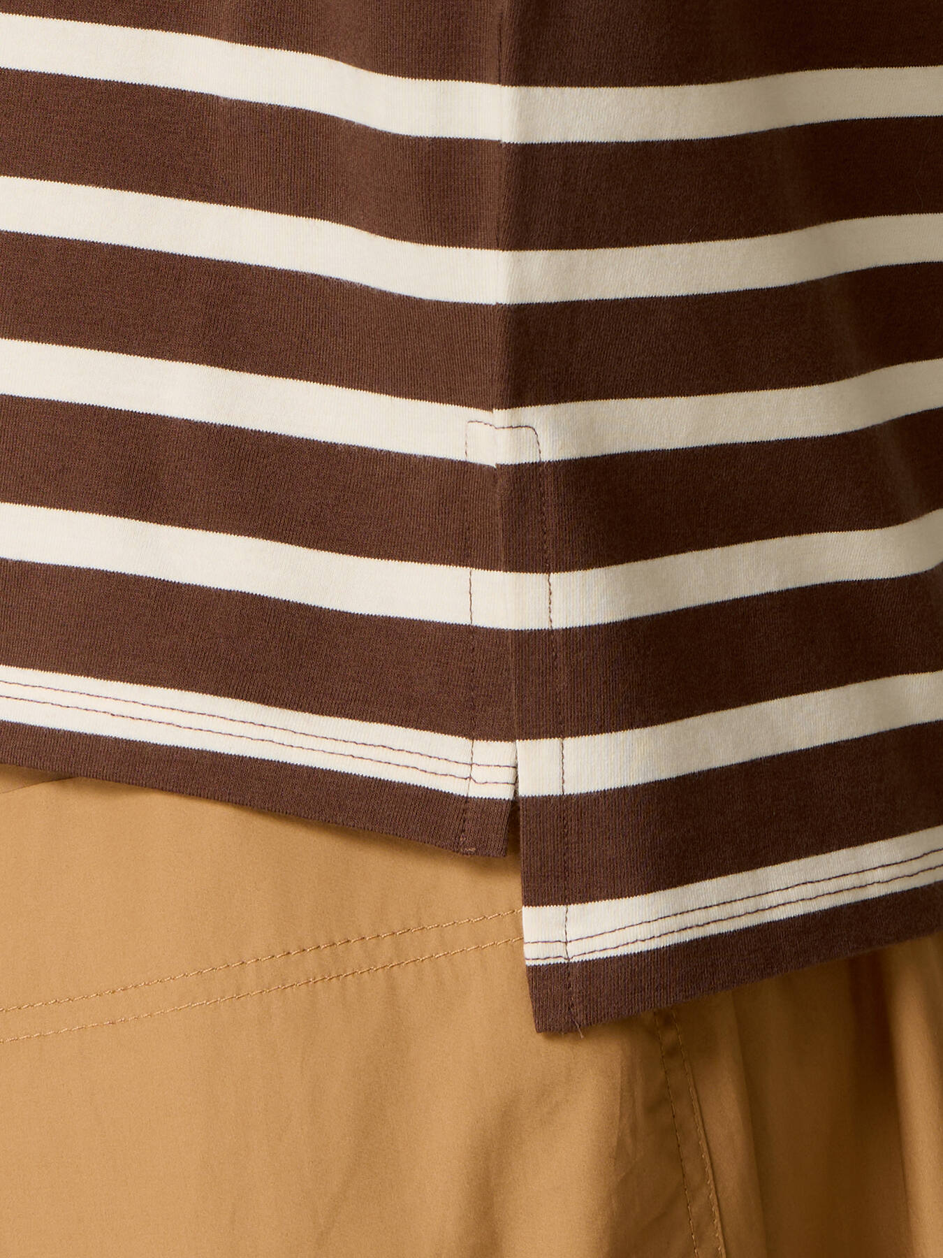 T-shirt over a righe image number 2