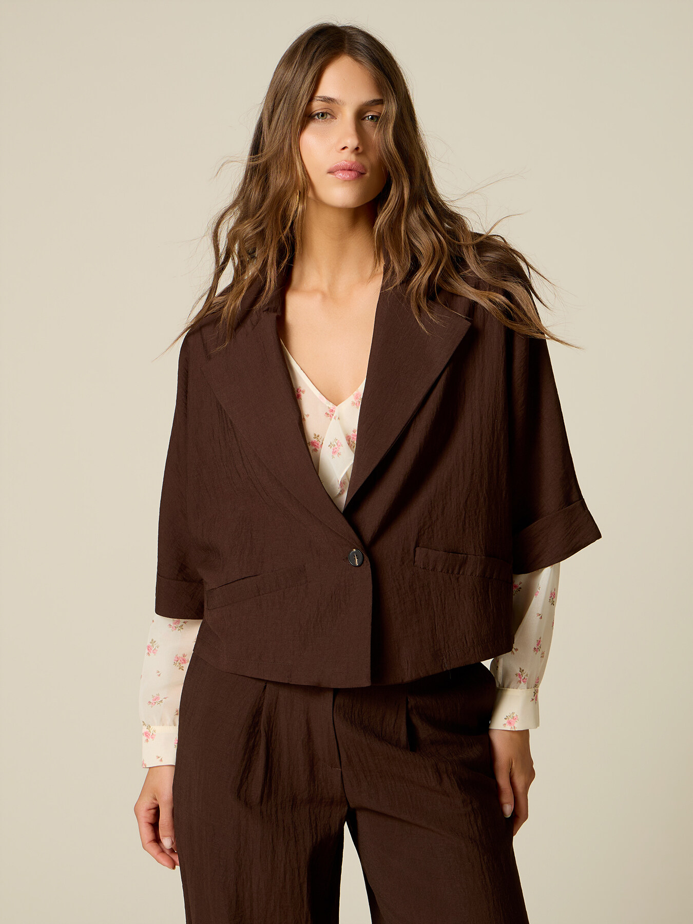 Blazer court avec manches courtes image number 0