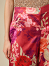 Pantalones palazzo de raso jacquard estampado image number 2