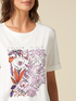 Camiseta con estampado y aplicaciones image number 2