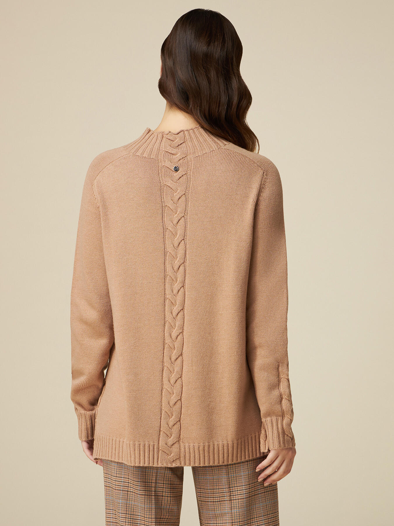 Rollkragenpullover aus Kaschmirgemisch mit Zopf image number 1