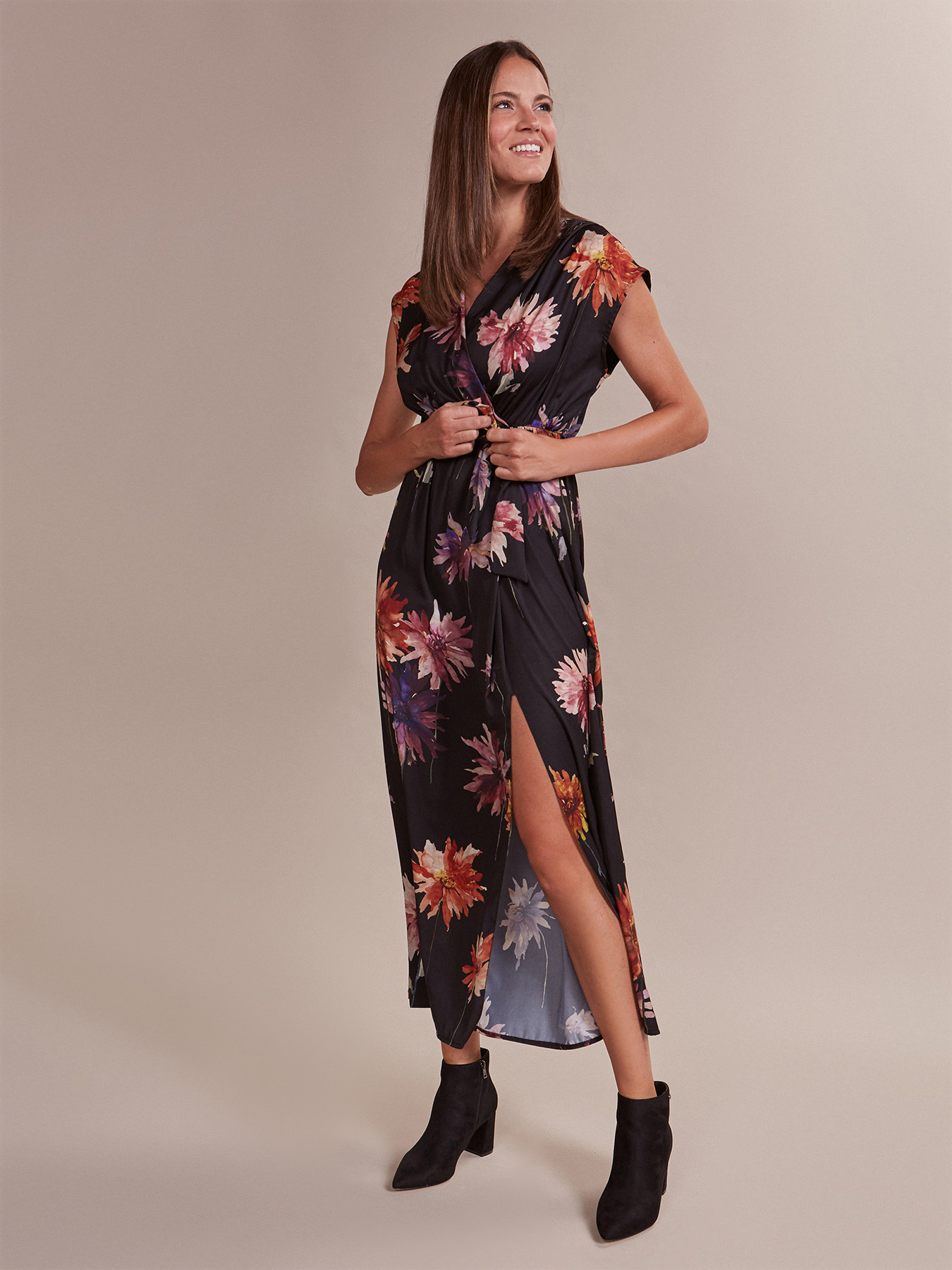 Langes Kleid mit Schlitz und Blumenmuster image number 2