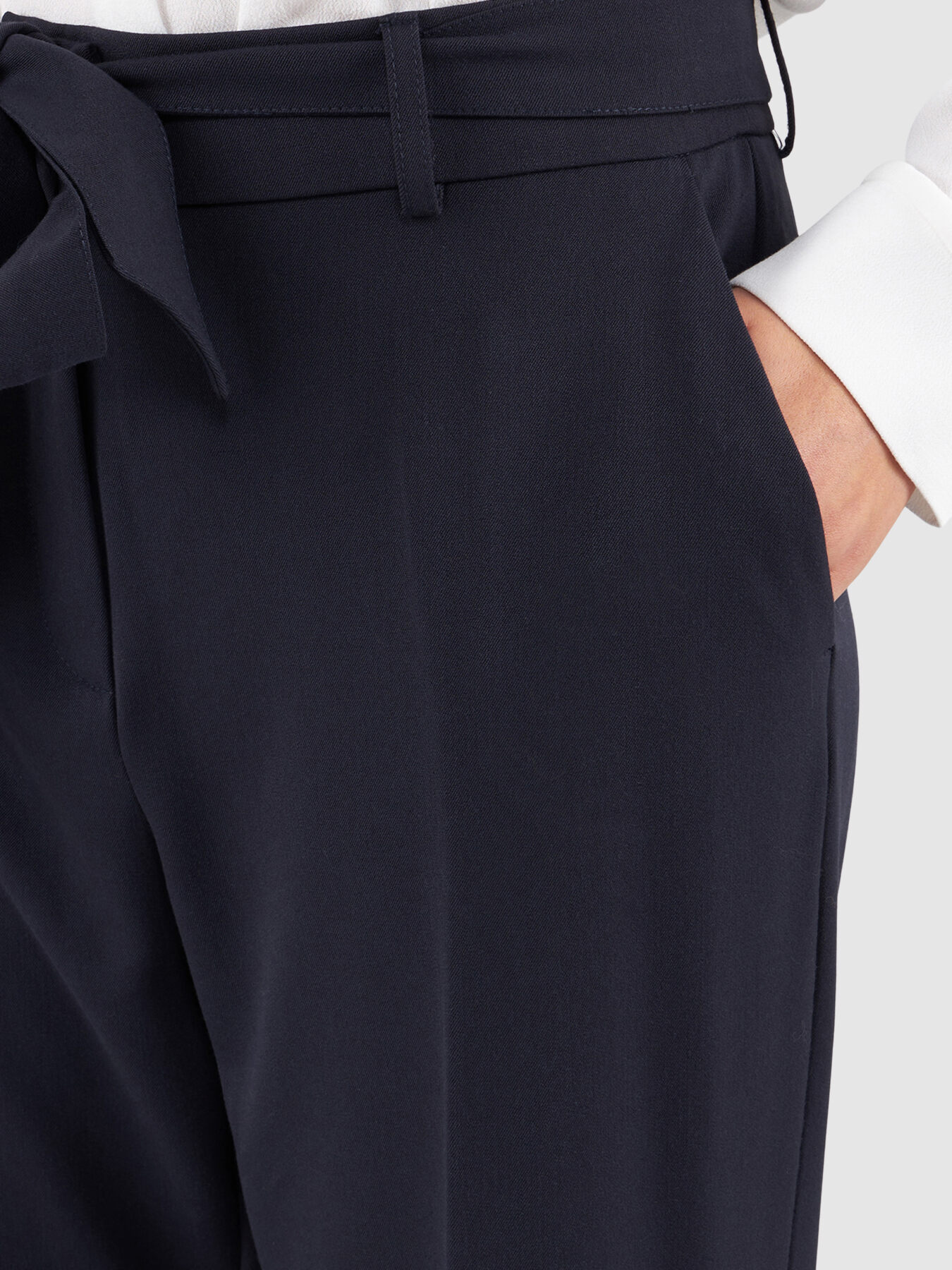 Straight leg Dubai trousers image number 2