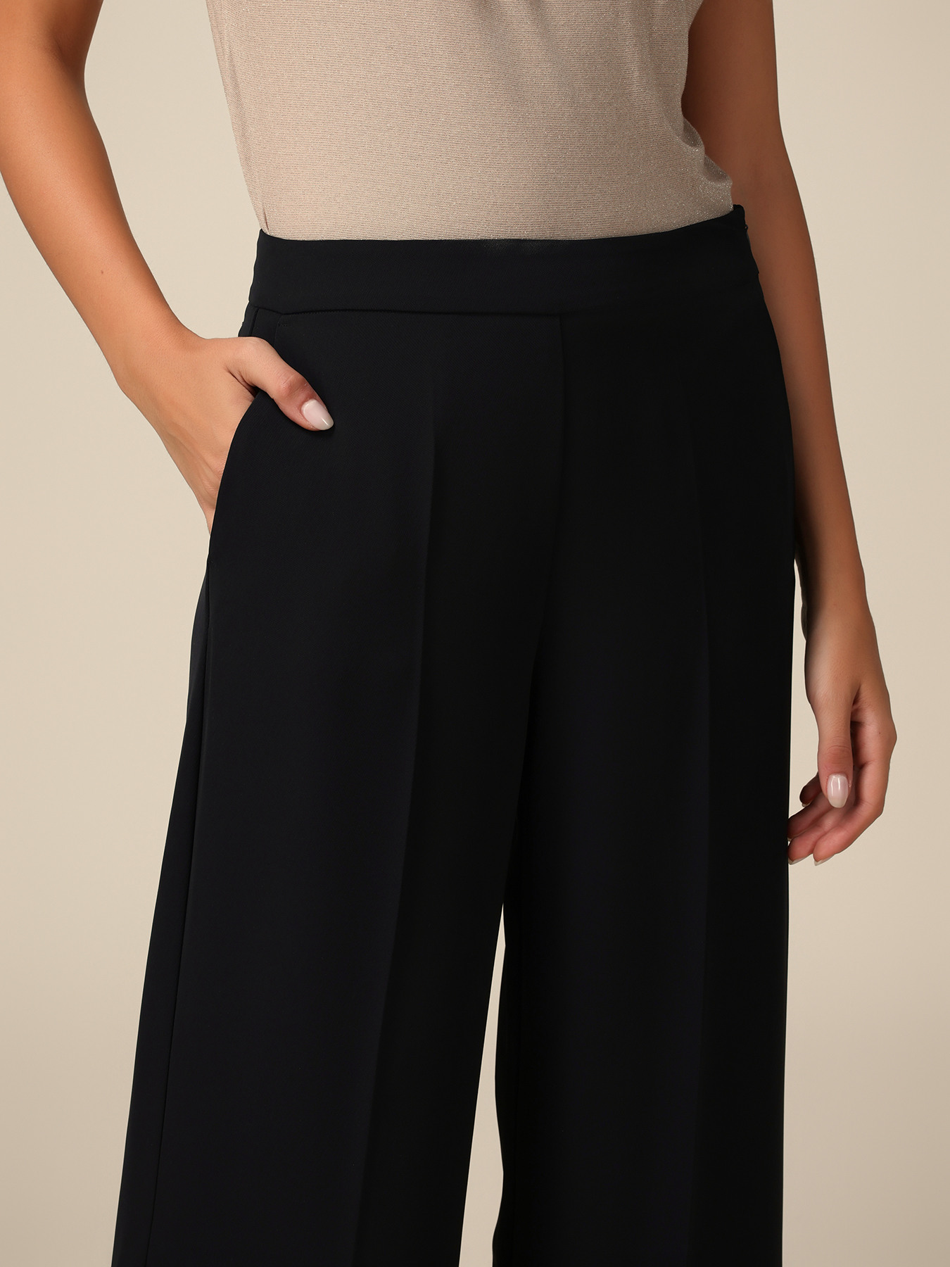 Palazzo-Hose image number 2