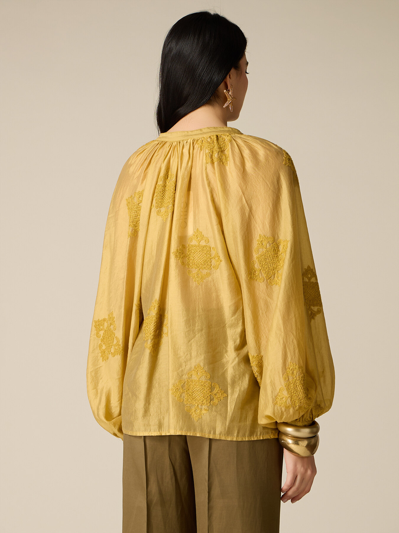 Bluse aus Lyocell-Mischung mit Stickereien image number 2