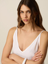 Top en viscose avec d&eacute;collet&eacute; en V image number 2