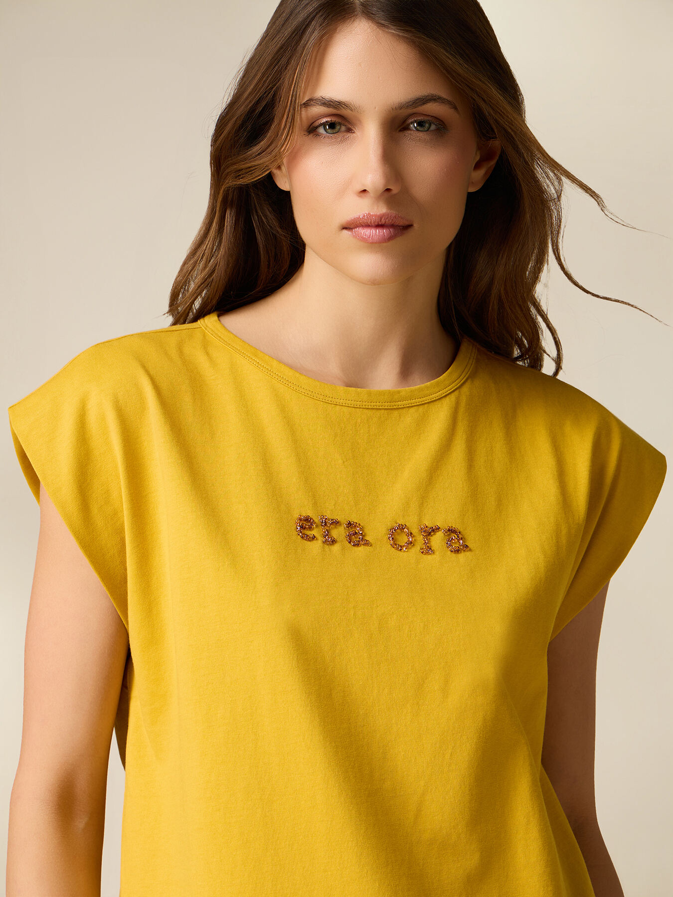 Camiseta con bordado de letras image number 2