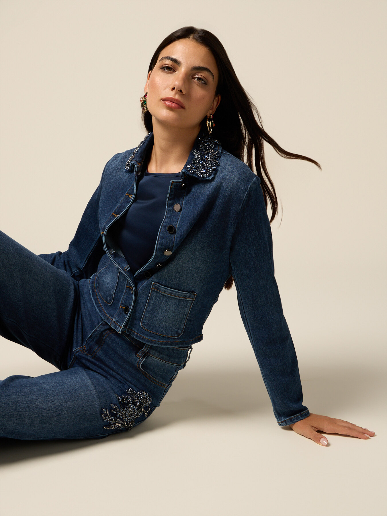 Giacca in denim con patch gioiello image number 3