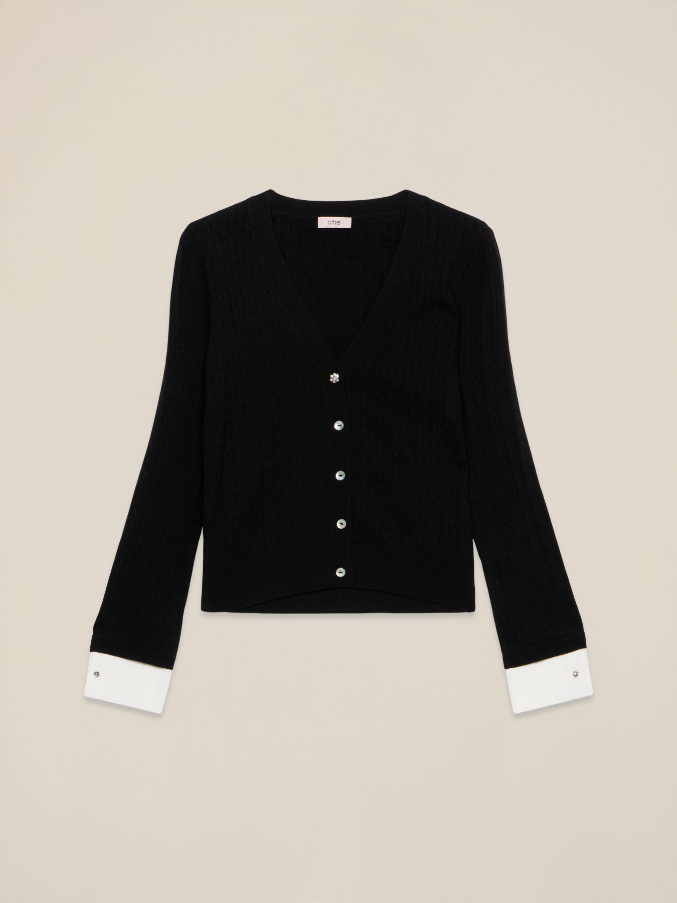 Short cardigan in cashmere blend with buttons image number 3