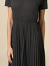 Robe en jersey &agrave; manches courtes avec collier image number 2