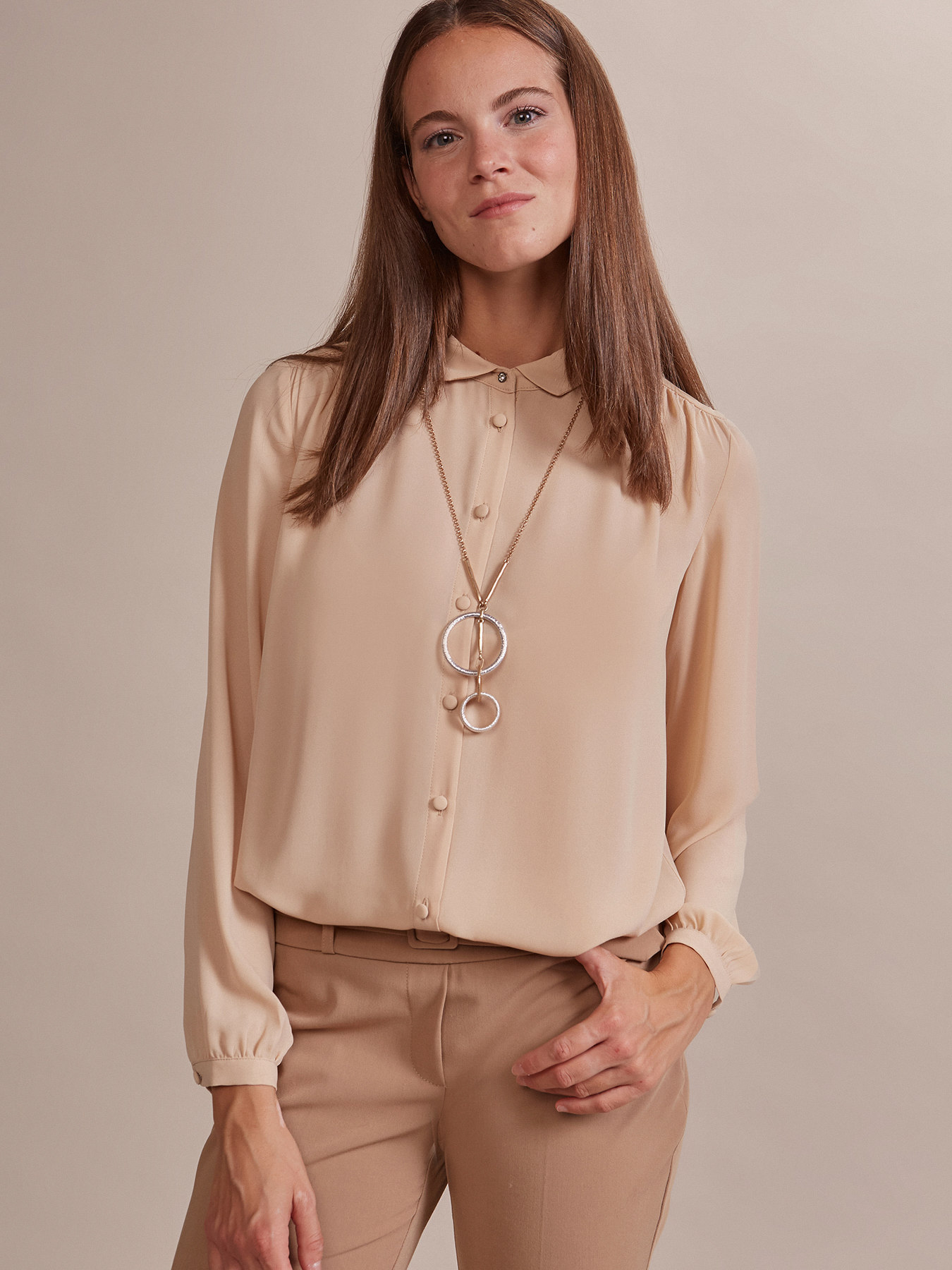 Collana lunga con ciondoli concatenati image number 0