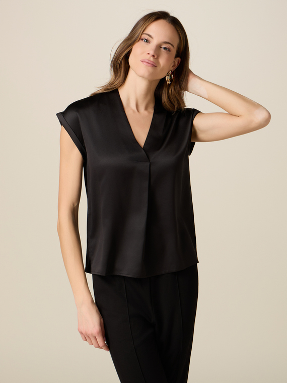 Two-material V-neck T-shirt