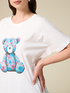 Camiseta con estampado y aplicaciones image number 2