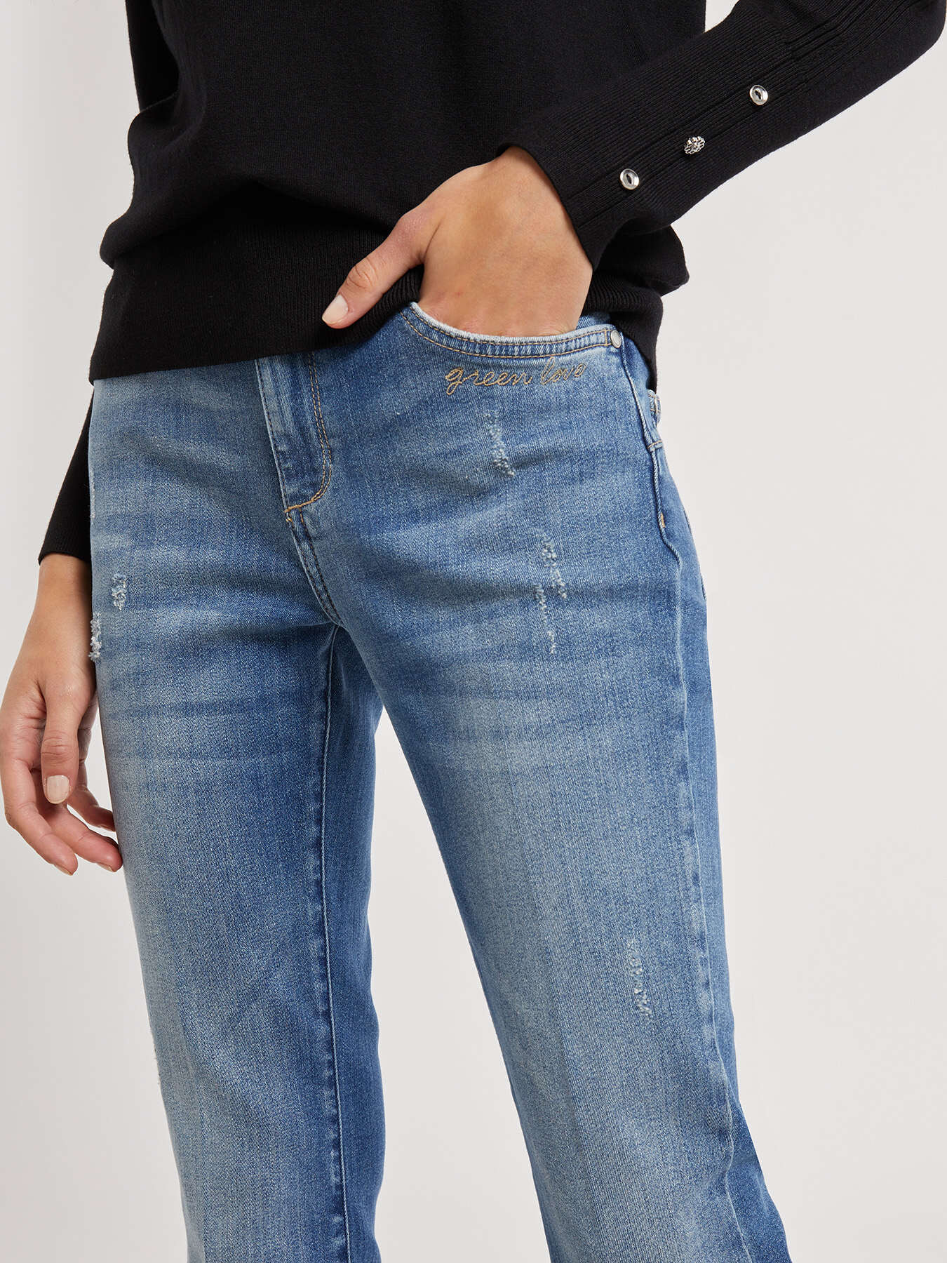 Little flared Jeans mit Stickerei image number 2