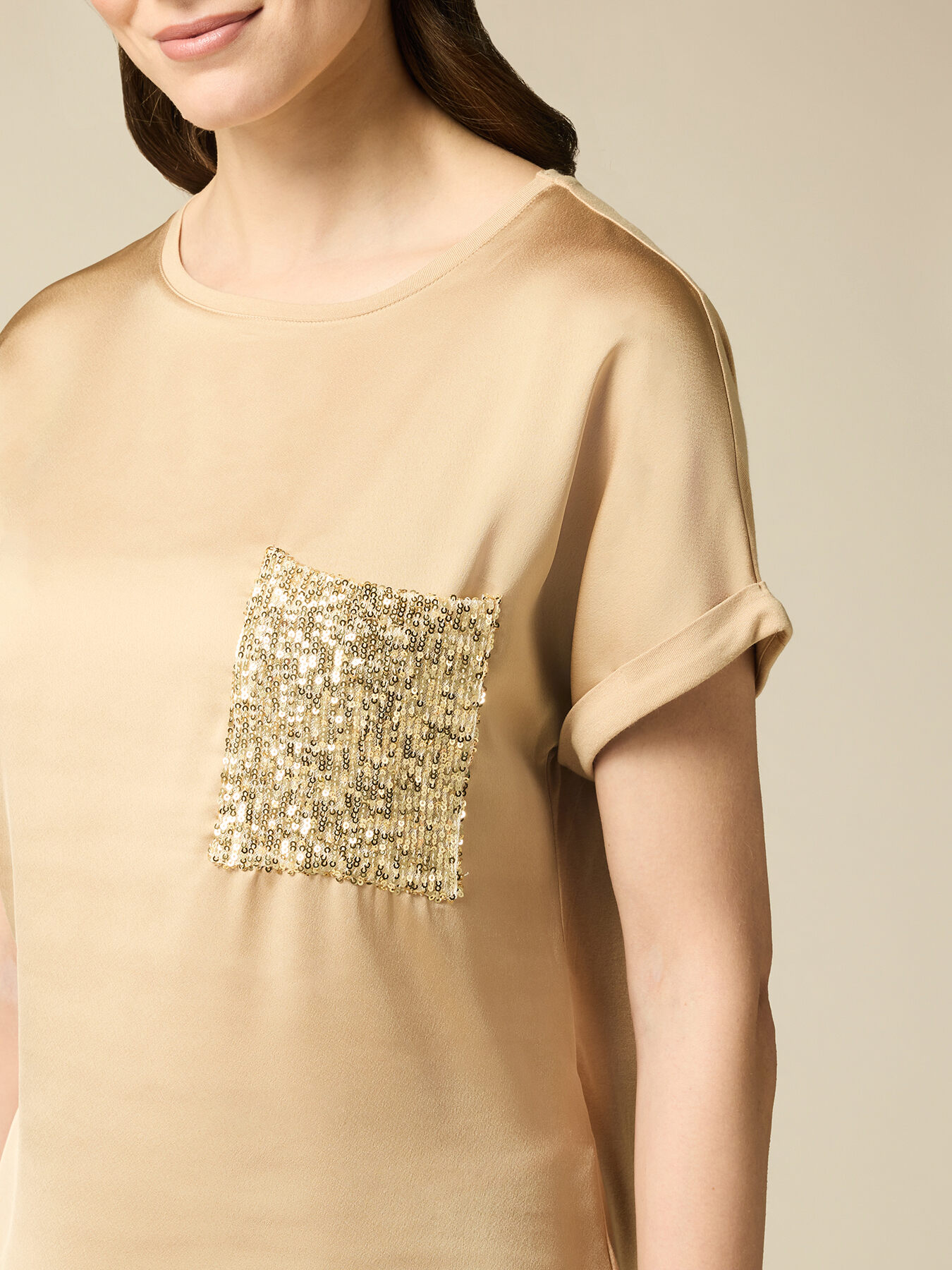 T-shirt con taschino in paillettes image number 2