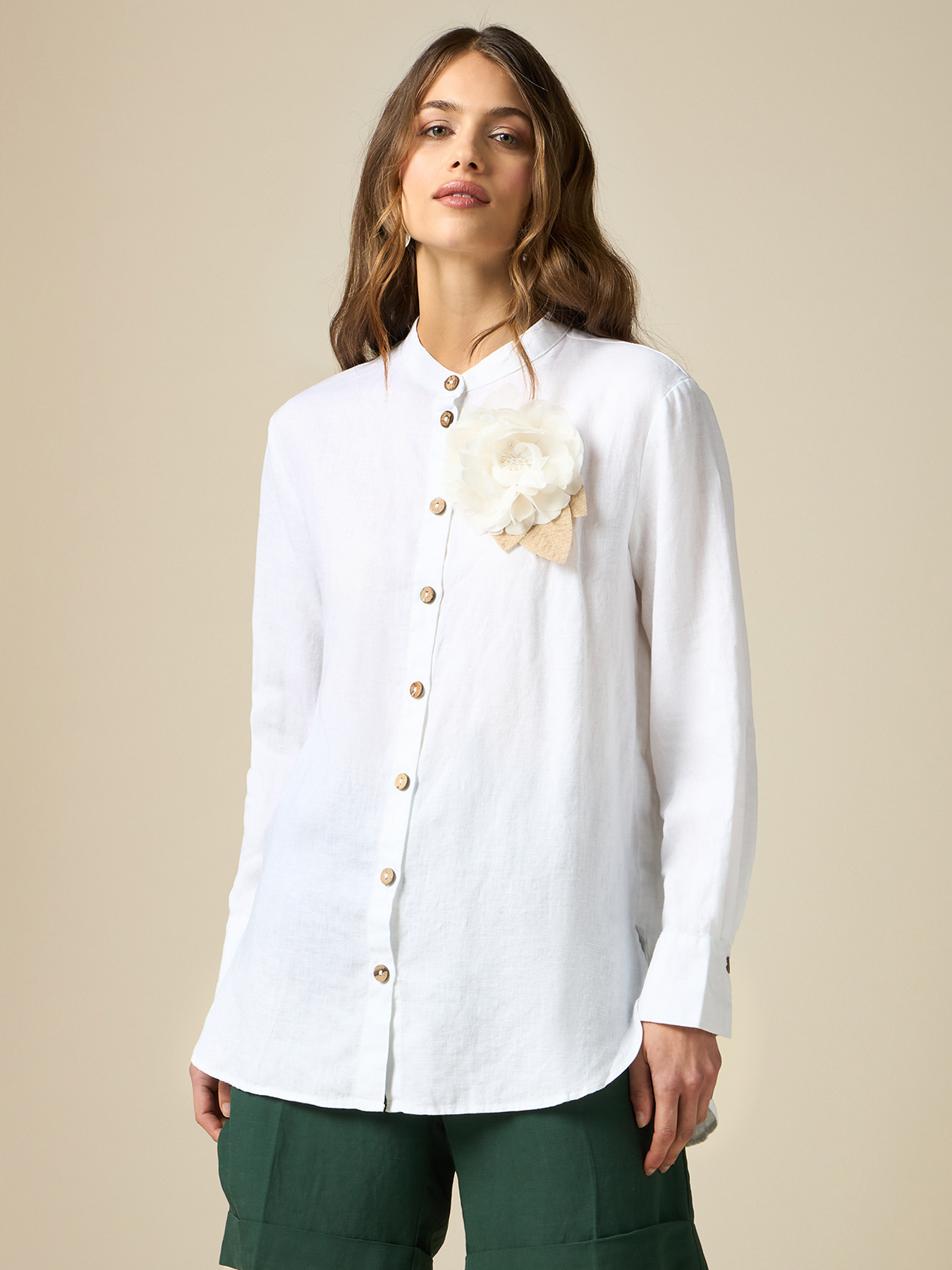Linen shirt with brooch image number 0