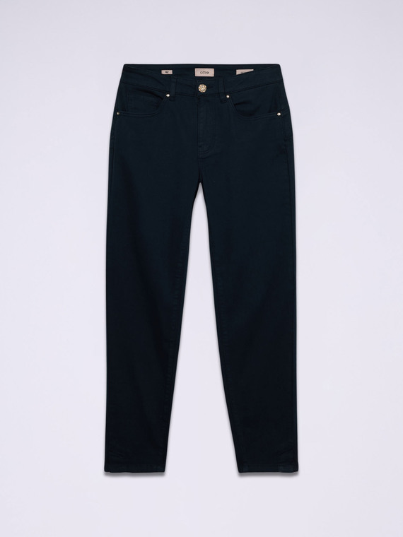 Skinny-Hose aus Baumwolle und Tencel mit Schmuckknopf